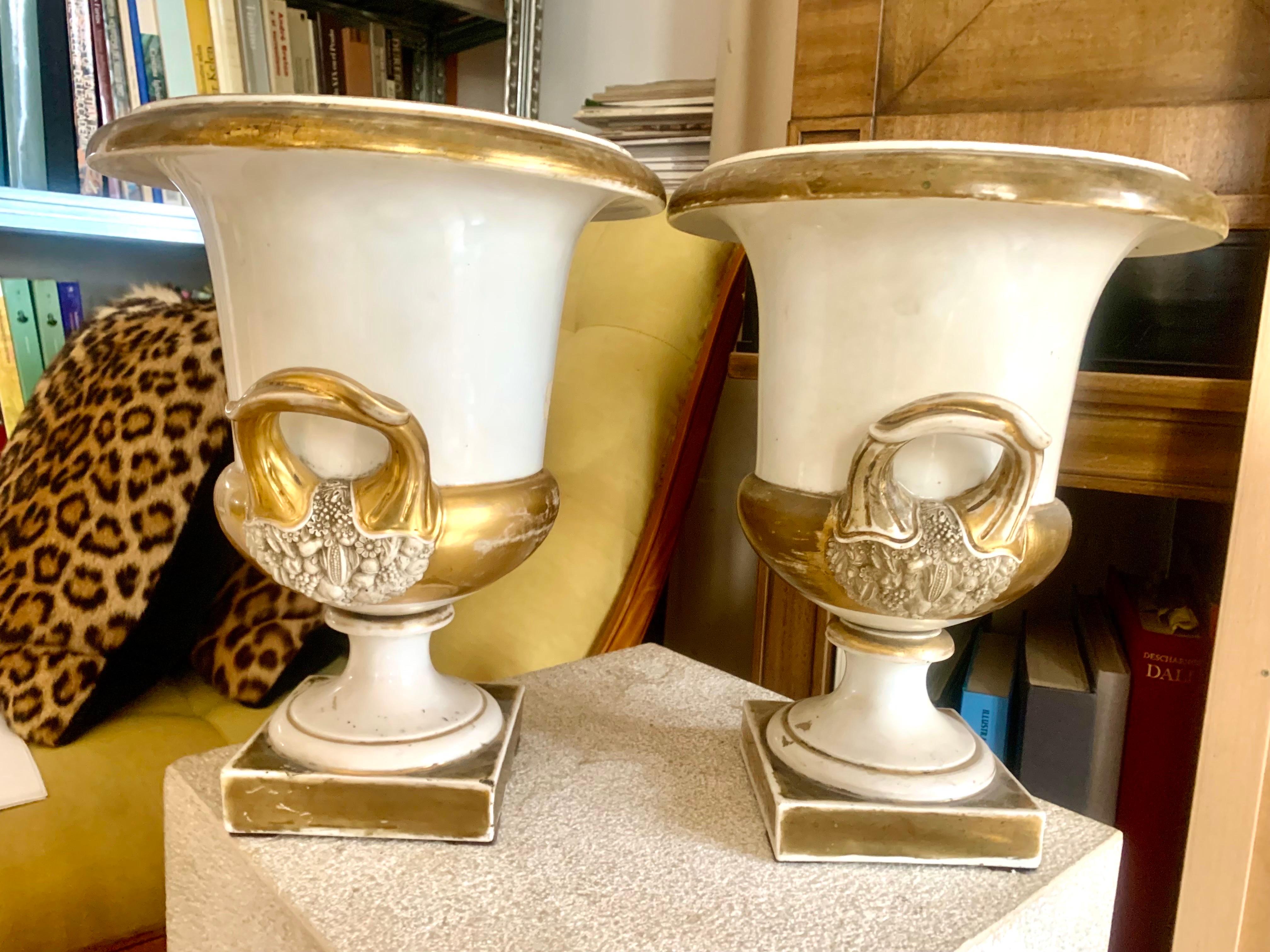 Gilt 19th Century Pair of Medici Vases in  Old Paris Porcelain  For Sale