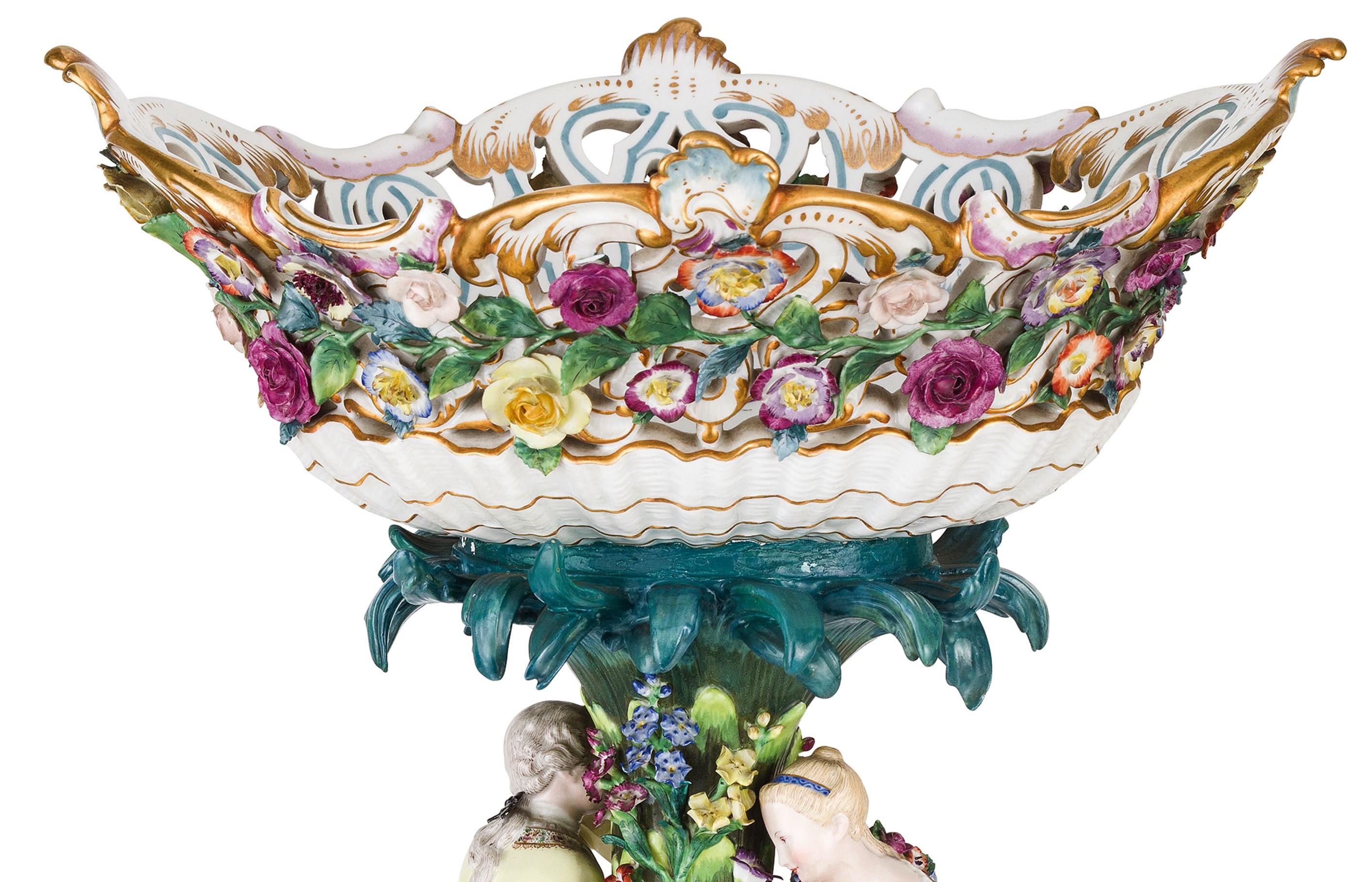 19th Century Pair of Meissen Porcelain Centerpieces 1