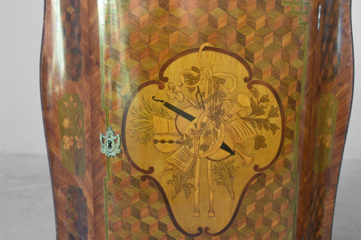 19th Century Pair of Napoleon III Inlaid Corner Cupboards In Good Condition For Sale In Marseille, FR