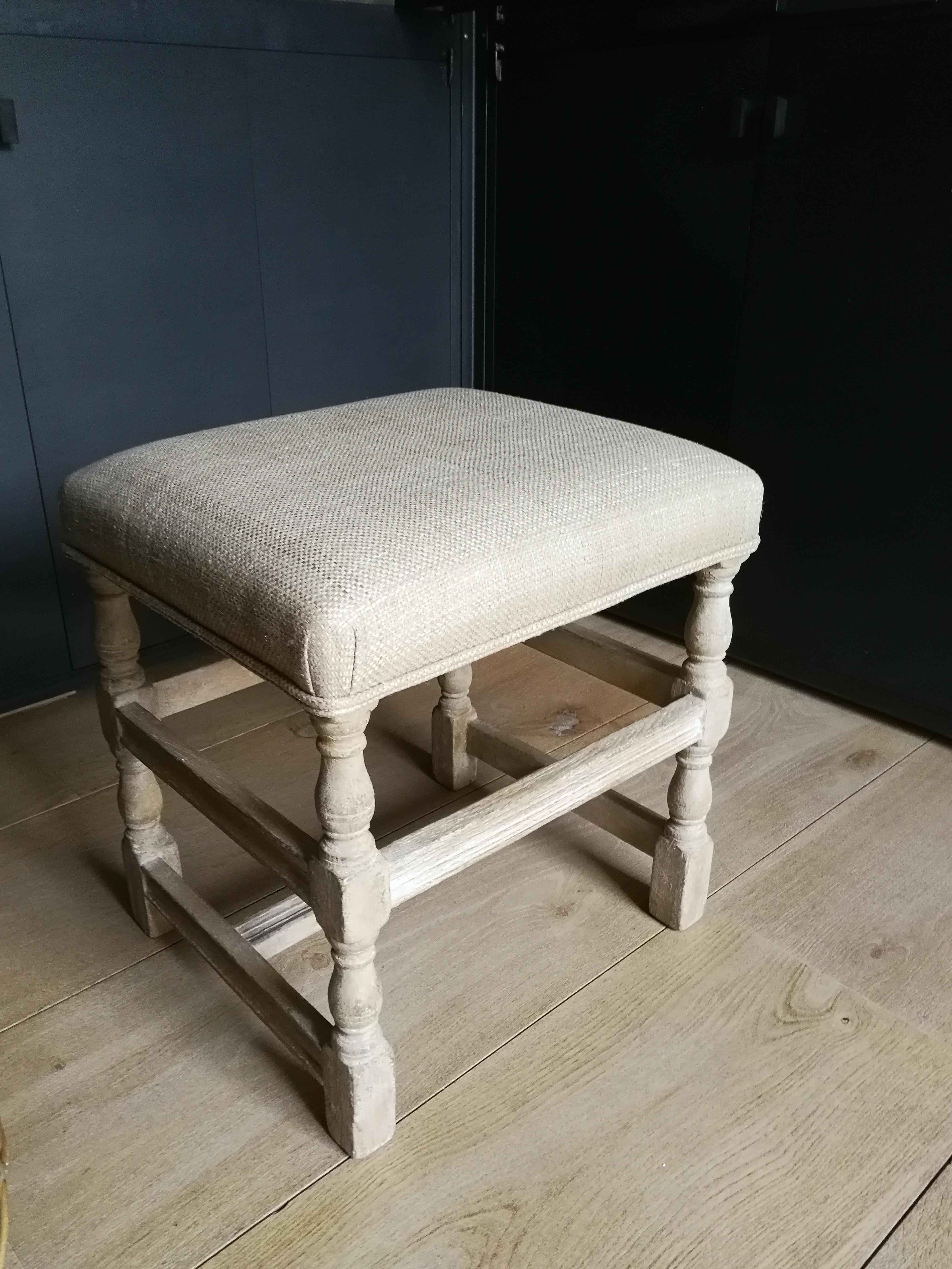 This pair of stools has been newly upholstered by natural Belgian linen. They are very solid, are very decorative but also very practical to add near a fireplace or in a dressing room.
 