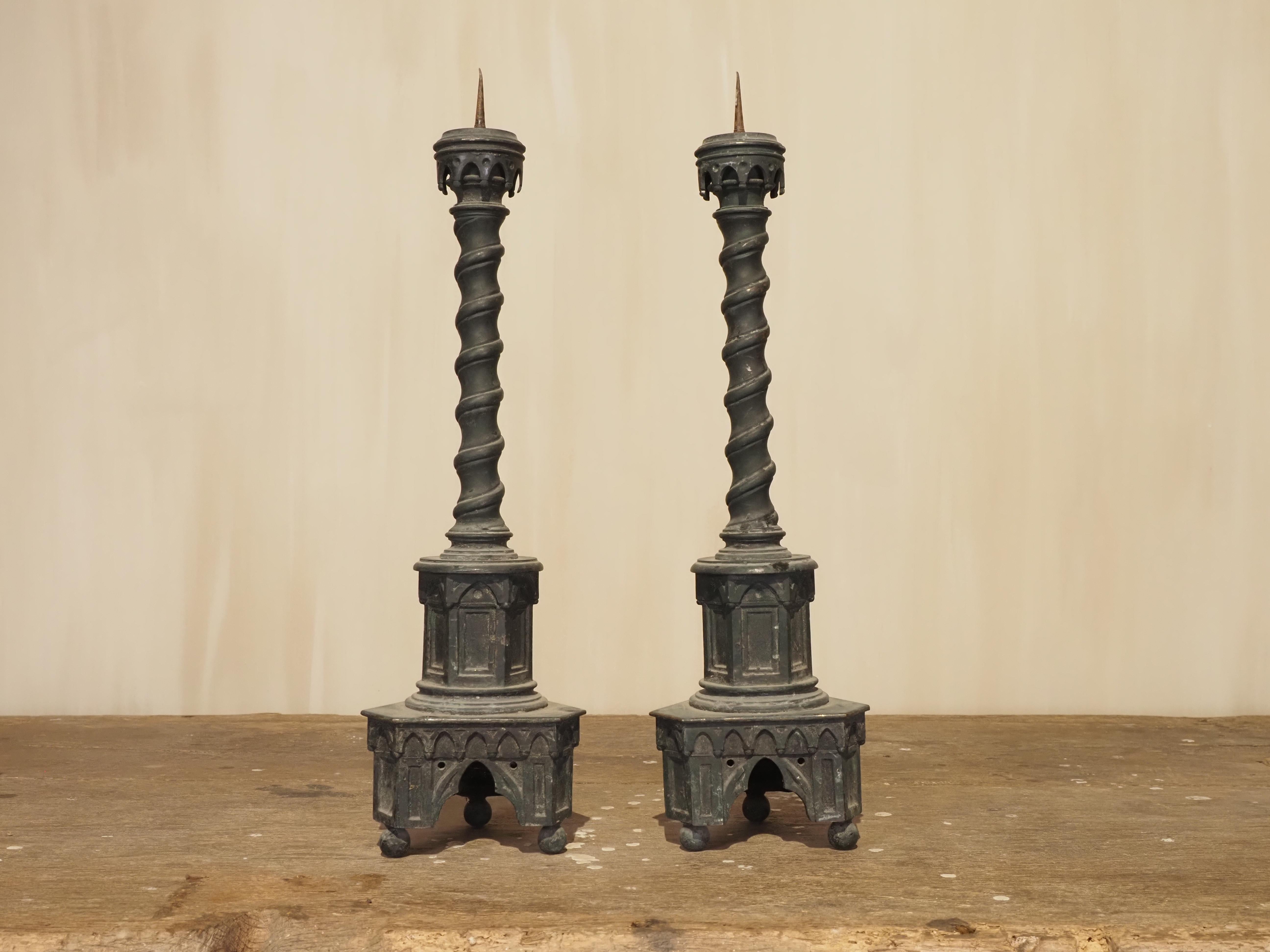 19th Century pair of Neo-Gothic candlesticks In Good Condition For Sale In Diest, BE