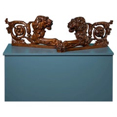 Siglo XIX Pareja de leones neoclásicos italianos de nogal