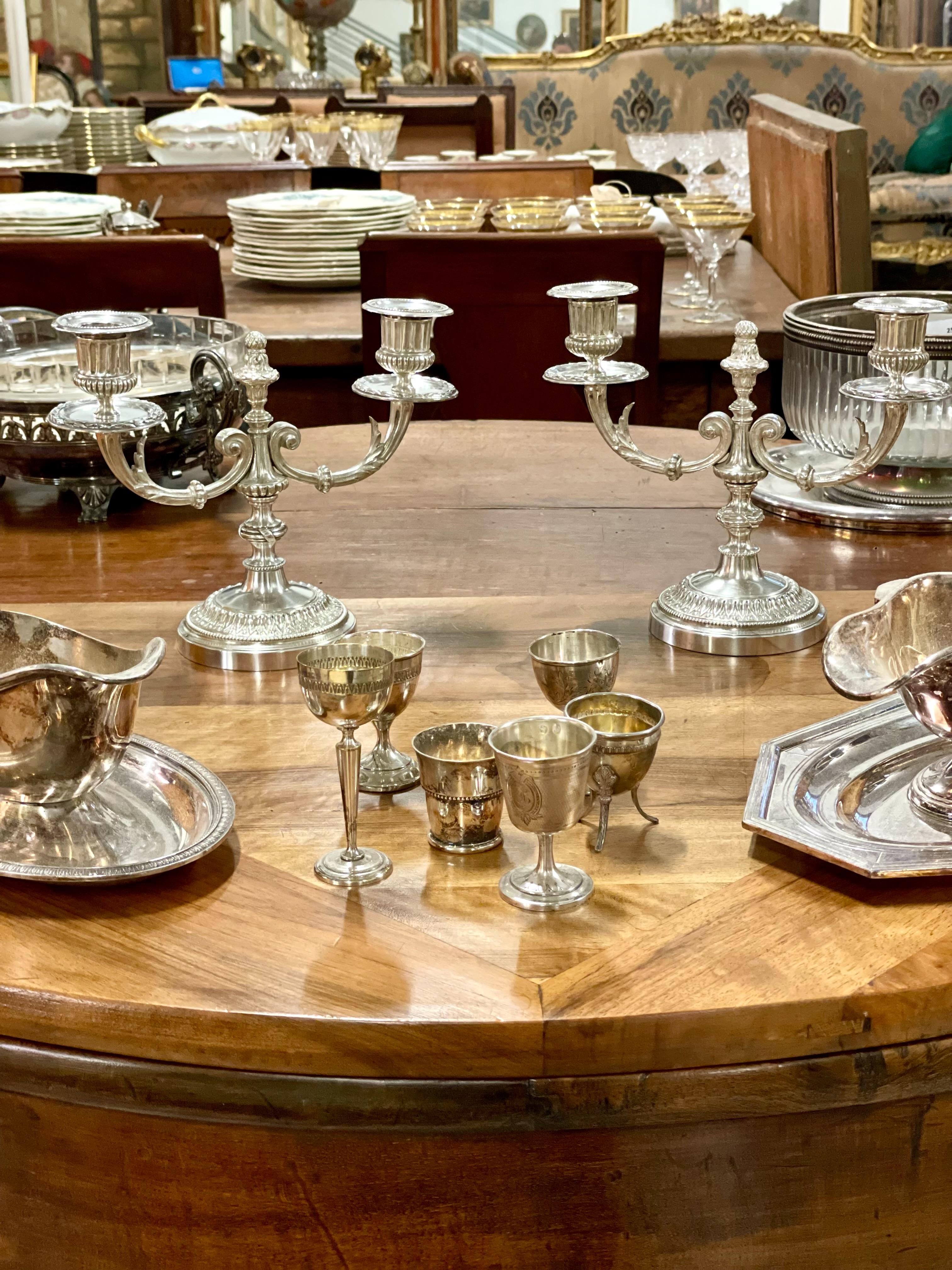Coppia di candelabri neoclassici in argento del XIX secolo in vendita 6
