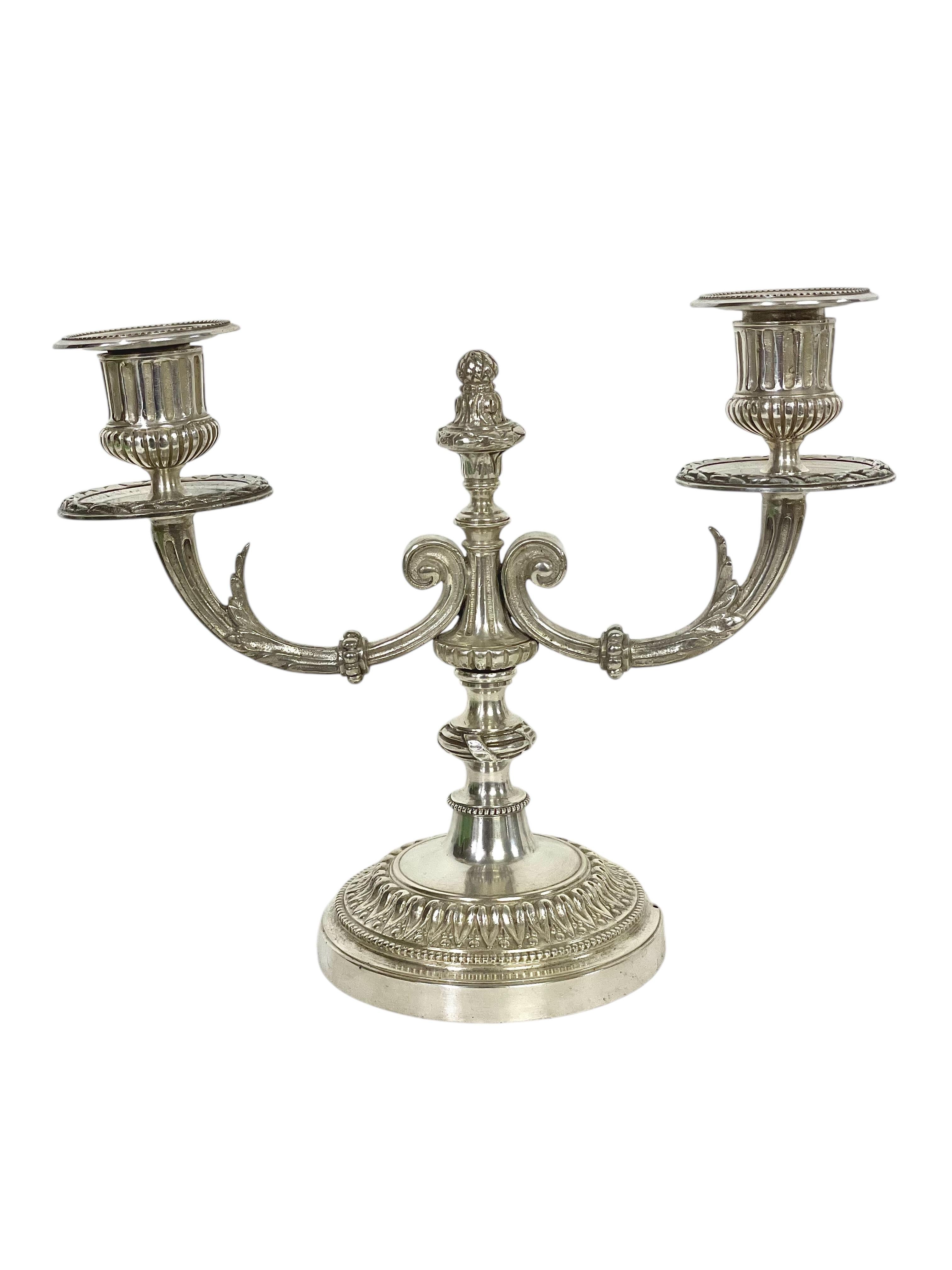 Coppia di candelabri neoclassici in argento del XIX secolo In condizioni buone in vendita a LA CIOTAT, FR