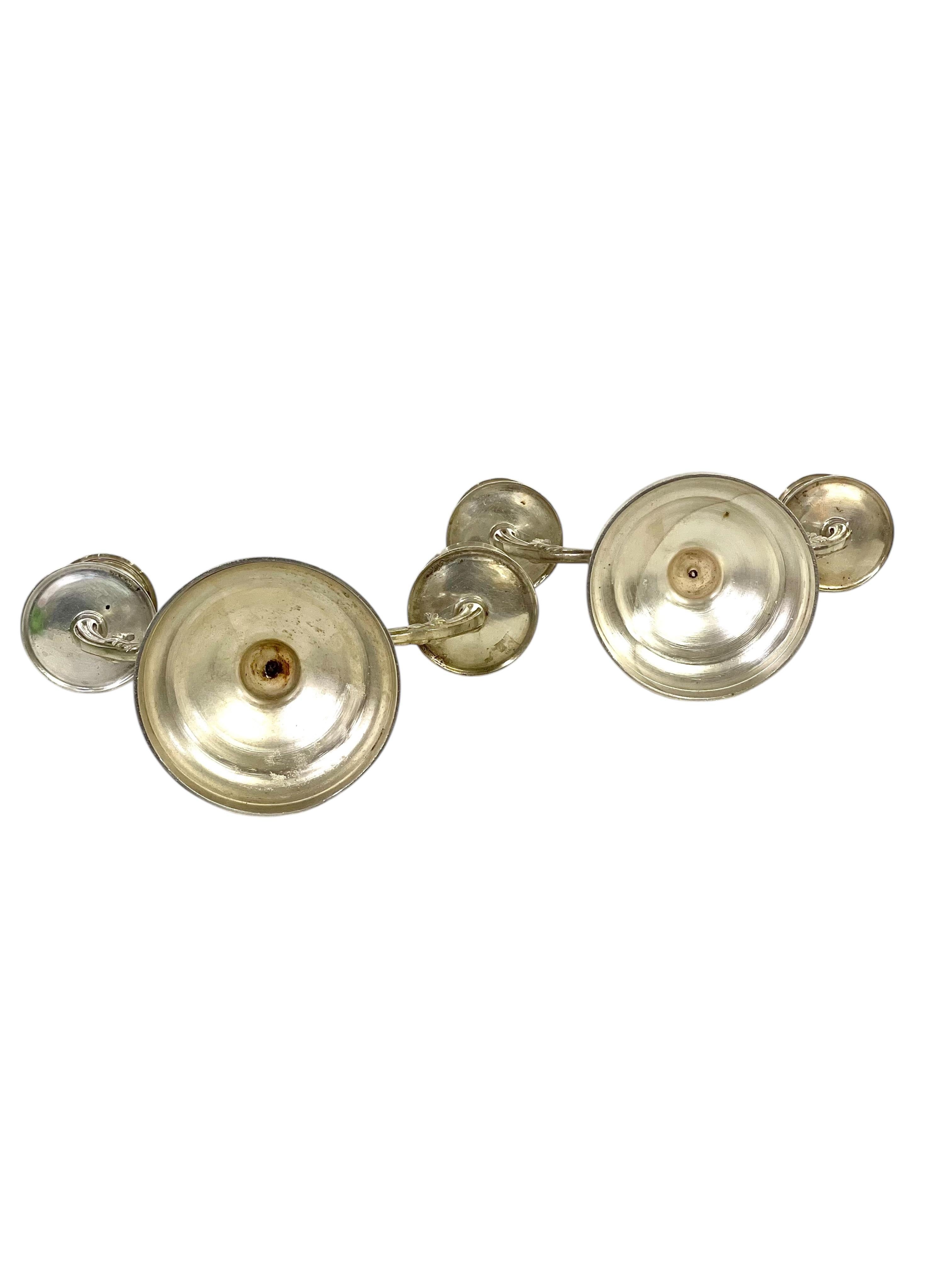 Coppia di candelabri neoclassici in argento del XIX secolo in vendita 3