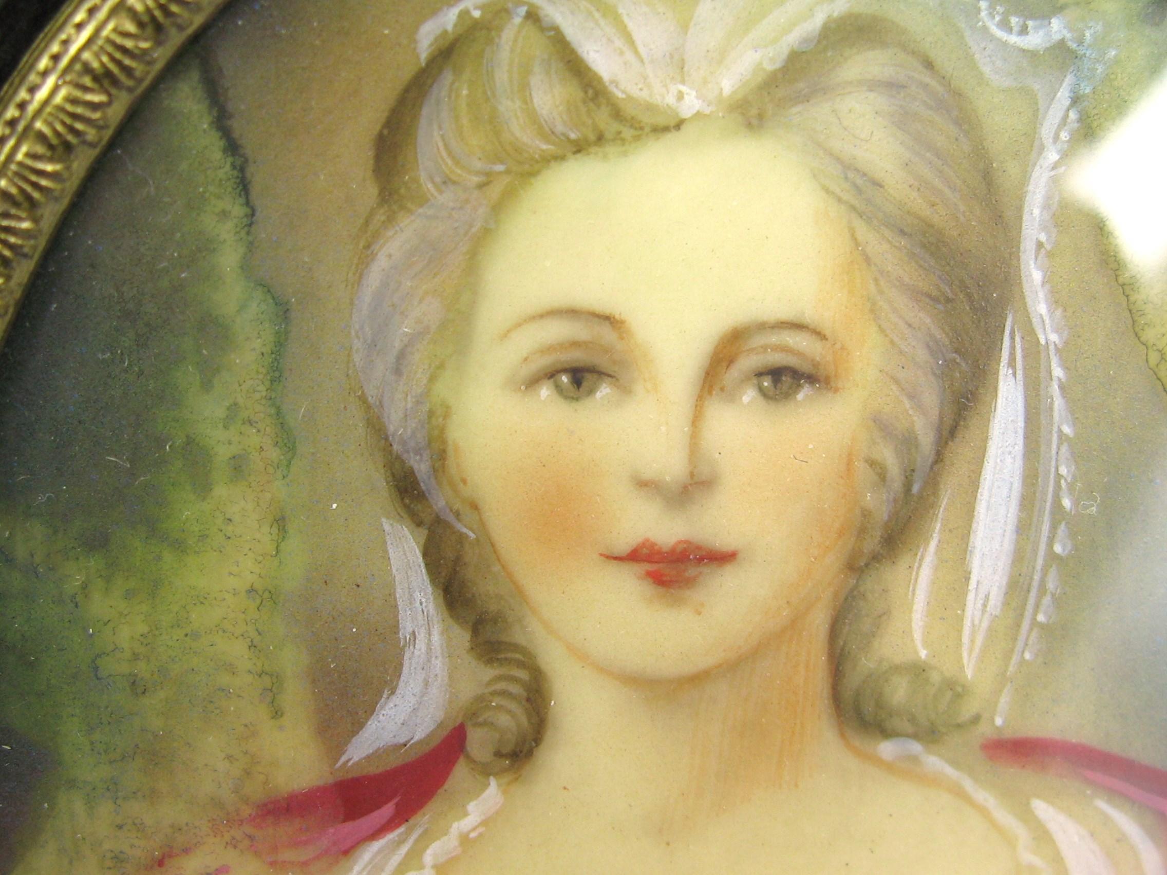 Neoclassico Coppia di miniature dipinte del XIX secolo - Donne floreali pastello in vendita