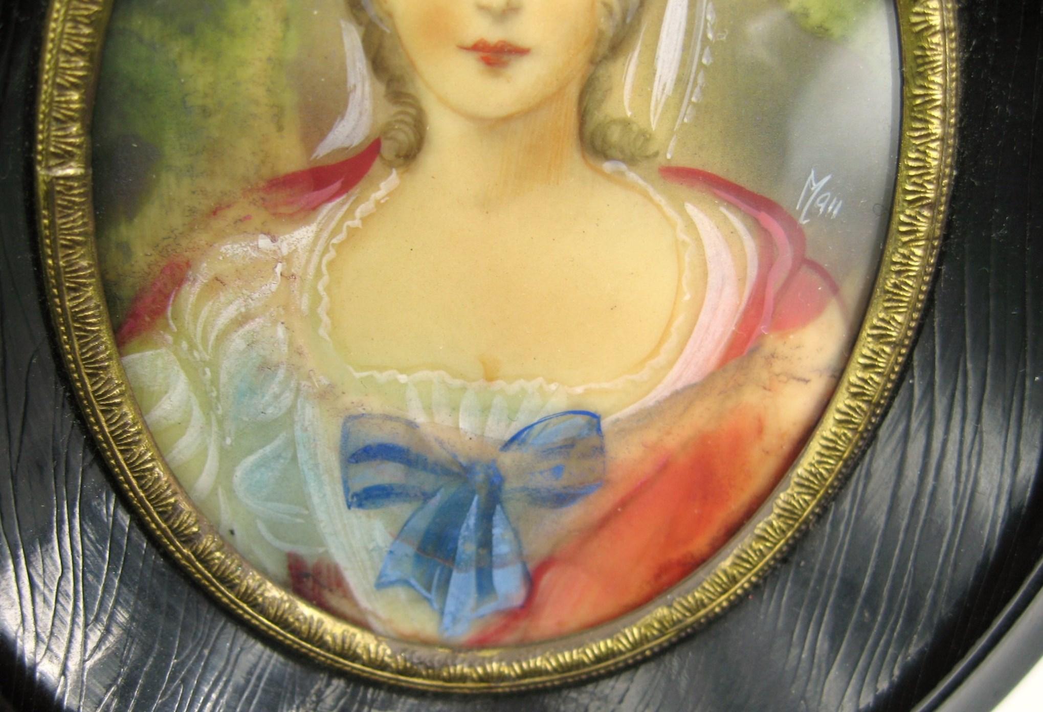 Coppia di miniature dipinte del XIX secolo - Donne floreali pastello In condizioni buone in vendita a Newfoundland, PA