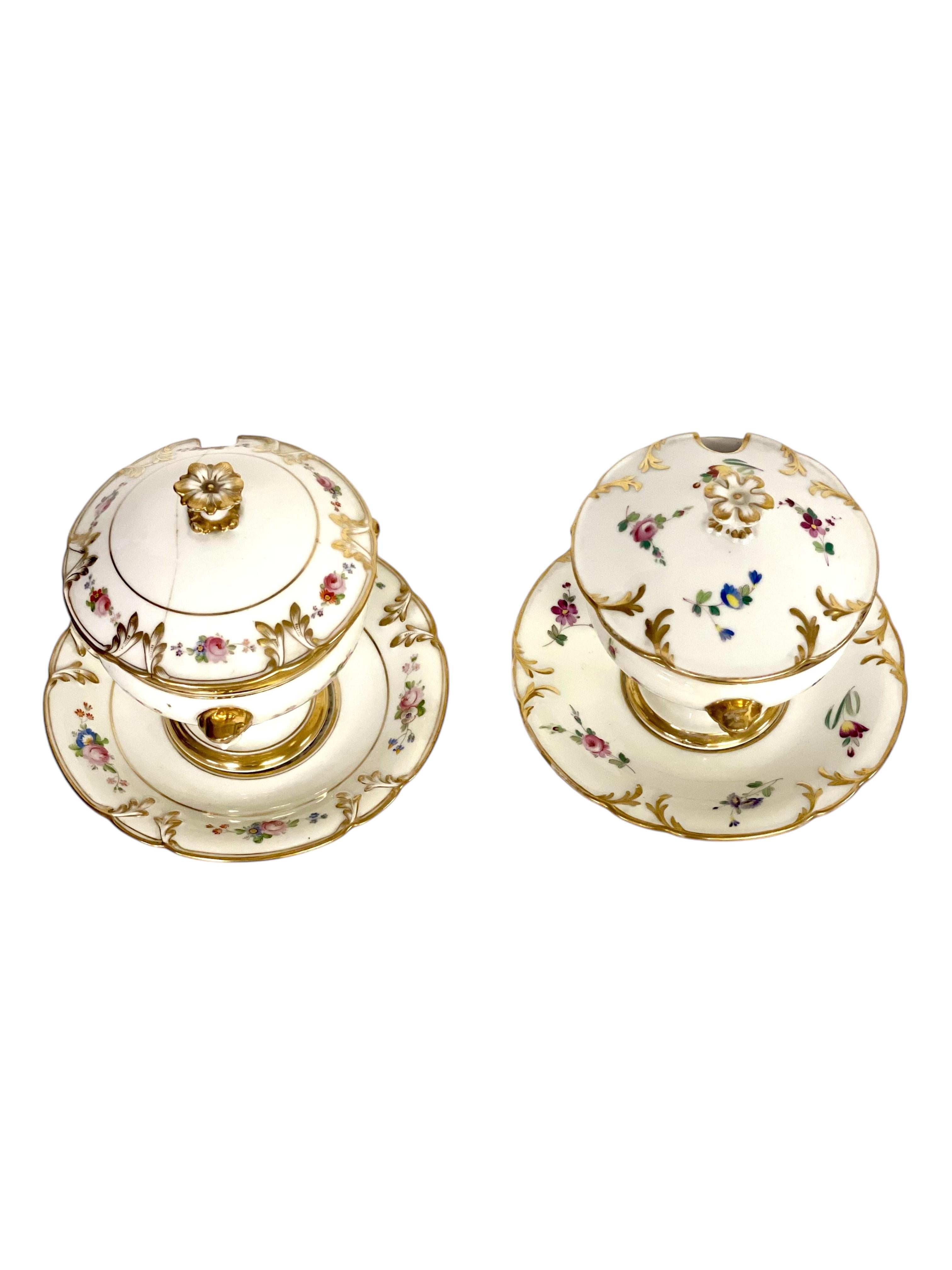 Paire de Confituriers à couvercle en porcelaine de Paris du 19ème siècle avec sous-assiettes fixes en vente 5