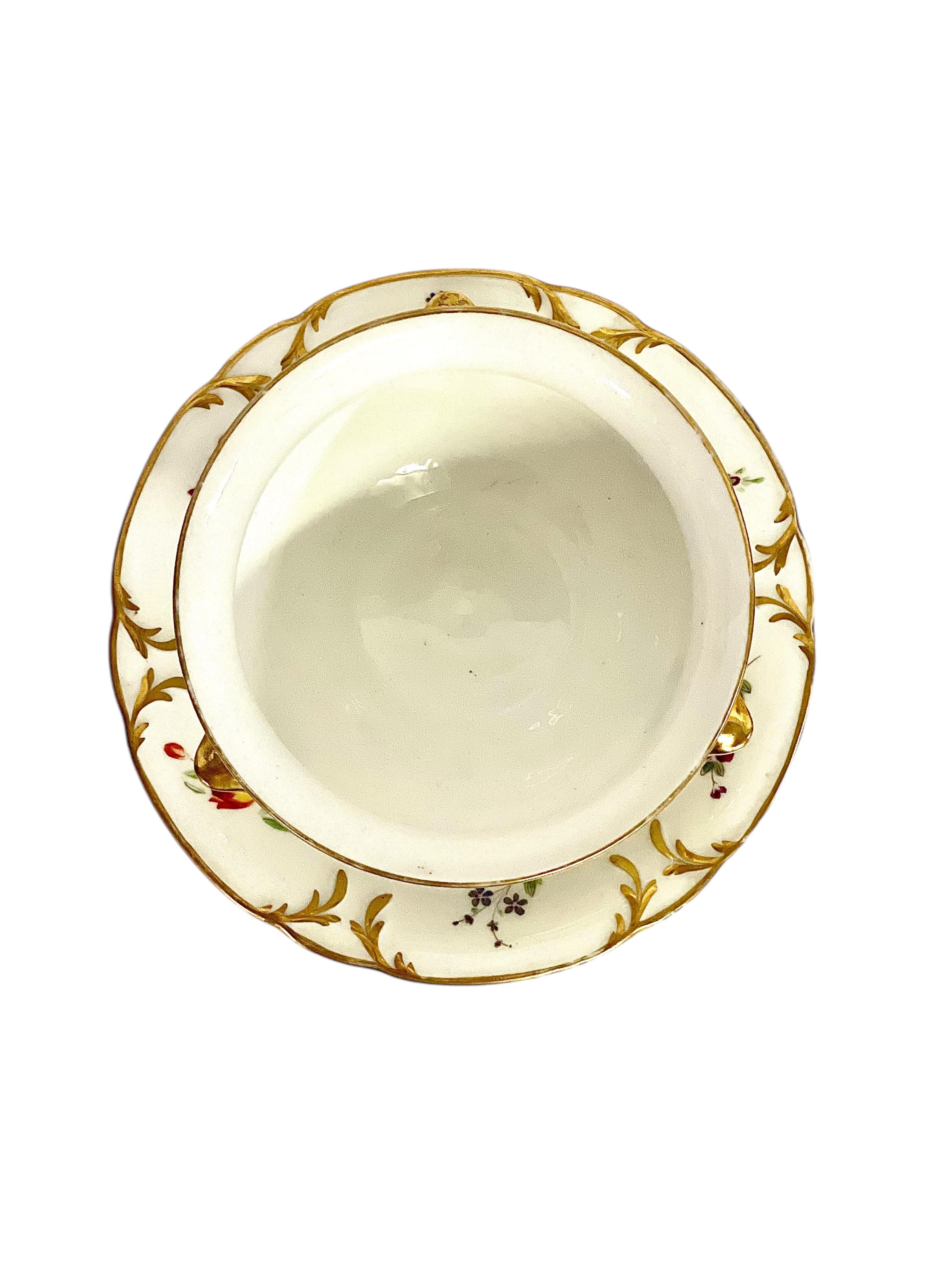Paire de Confituriers à couvercle en porcelaine de Paris du 19ème siècle avec sous-assiettes fixes en vente 7