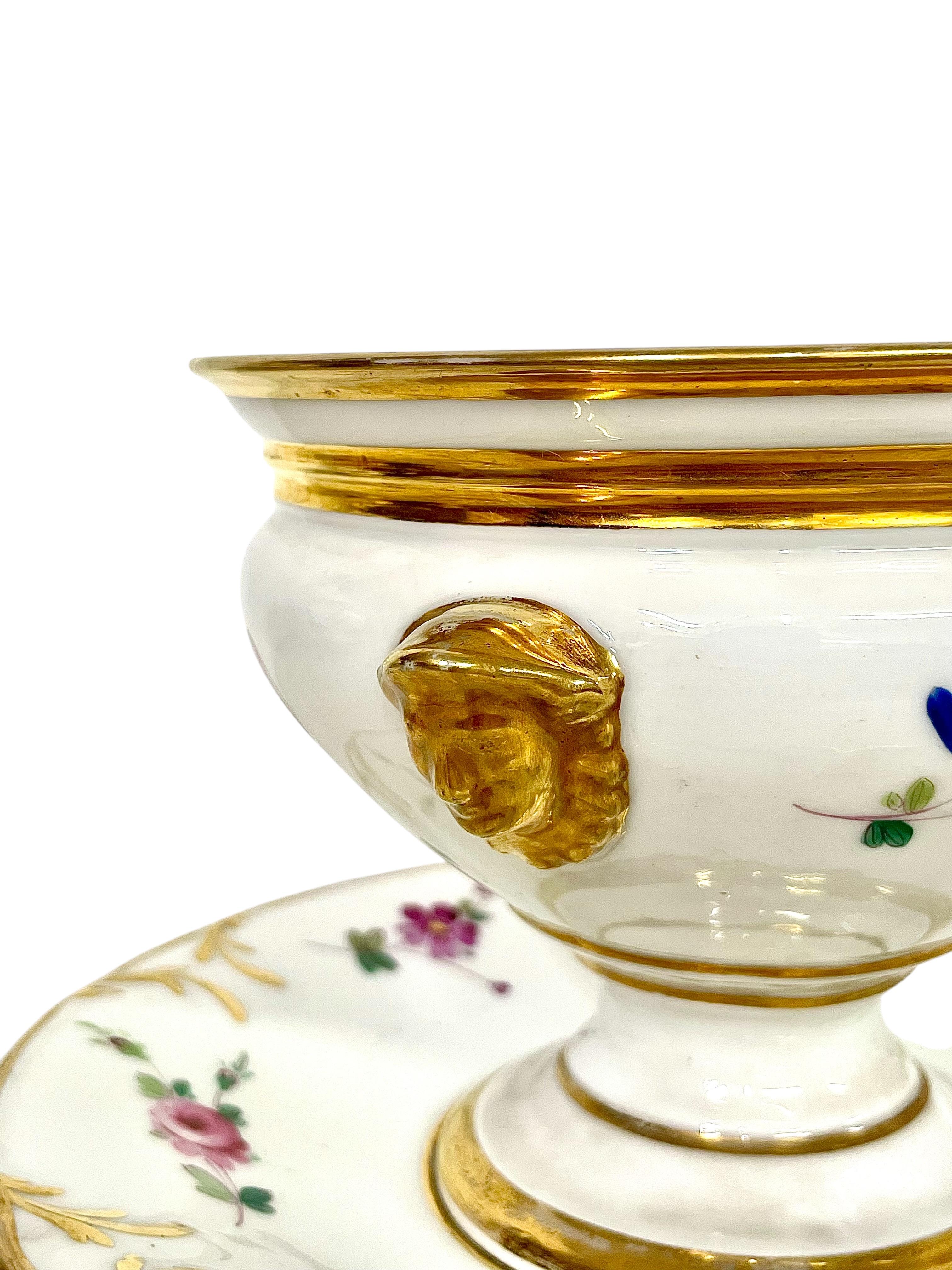 Paire de Confituriers à couvercle en porcelaine de Paris du 19ème siècle avec sous-assiettes fixes en vente 8