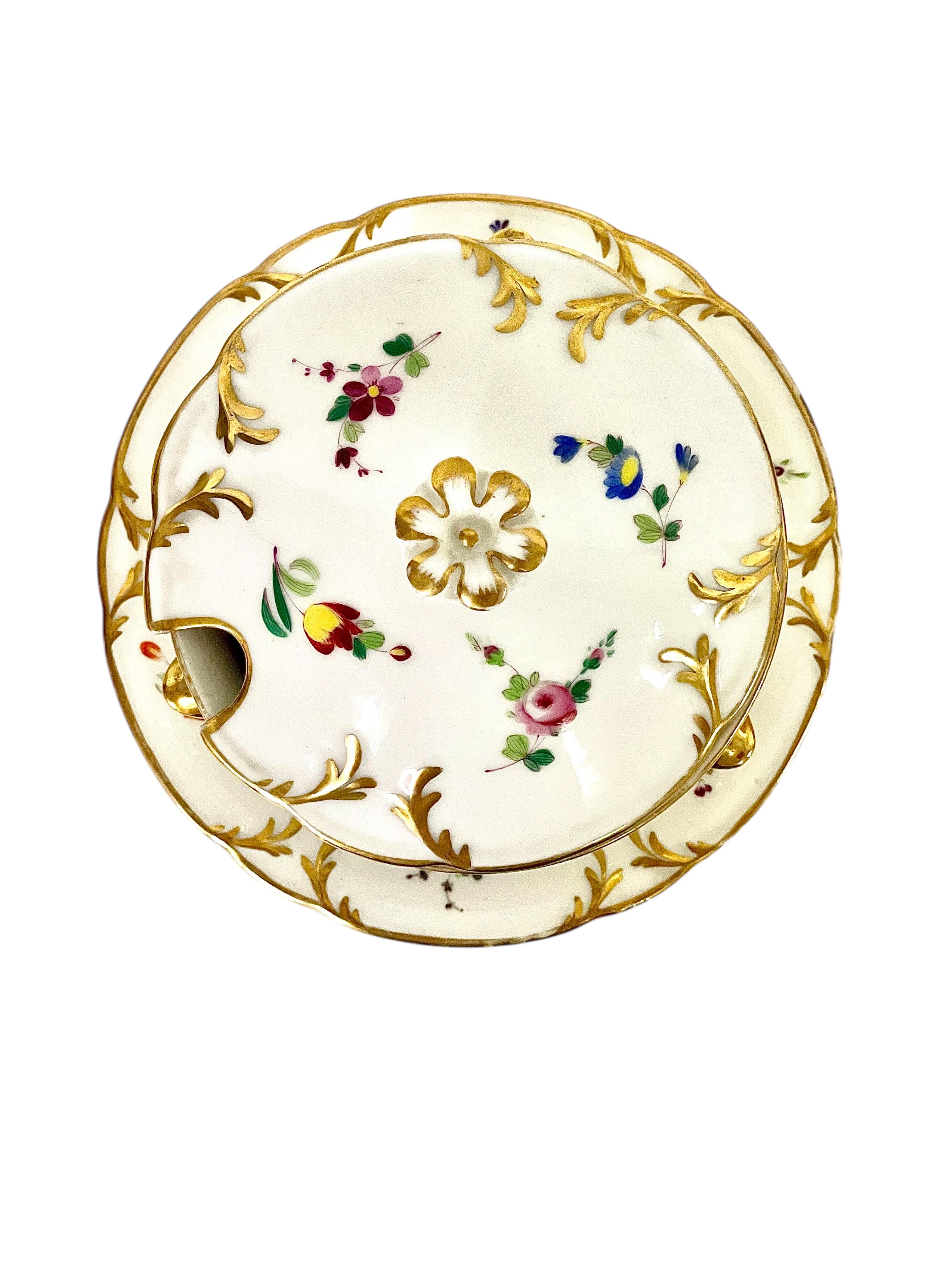 Paire de Confituriers à couvercle en porcelaine de Paris du 19ème siècle avec sous-assiettes fixes en vente 10
