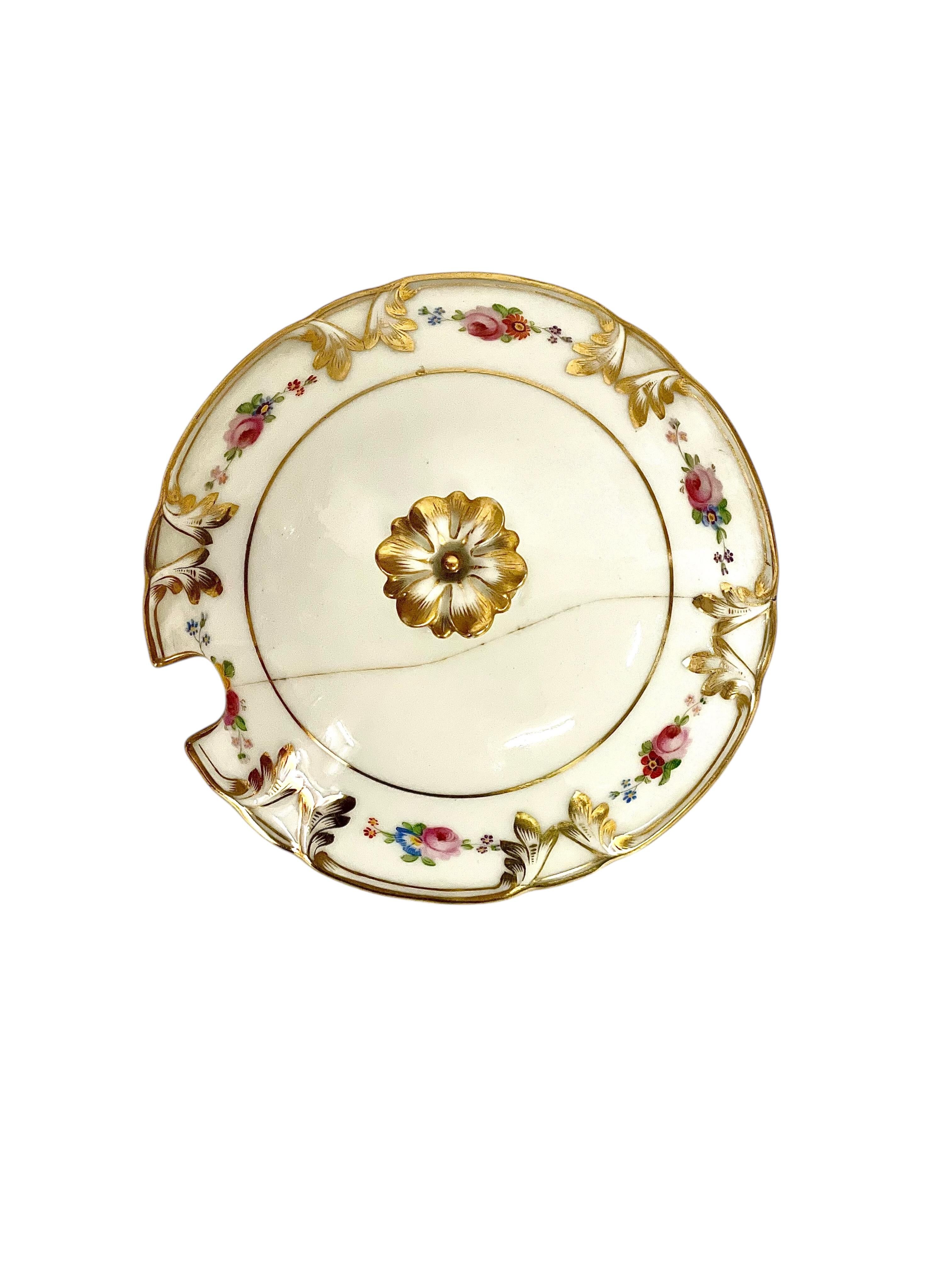 Doré Paire de Confituriers à couvercle en porcelaine de Paris du 19ème siècle avec sous-assiettes fixes en vente