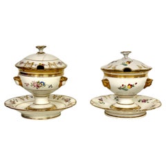 Siglo XIX Pareja de Confiteras con Tapa de Porcelana de París con Bajoplatos Fijos