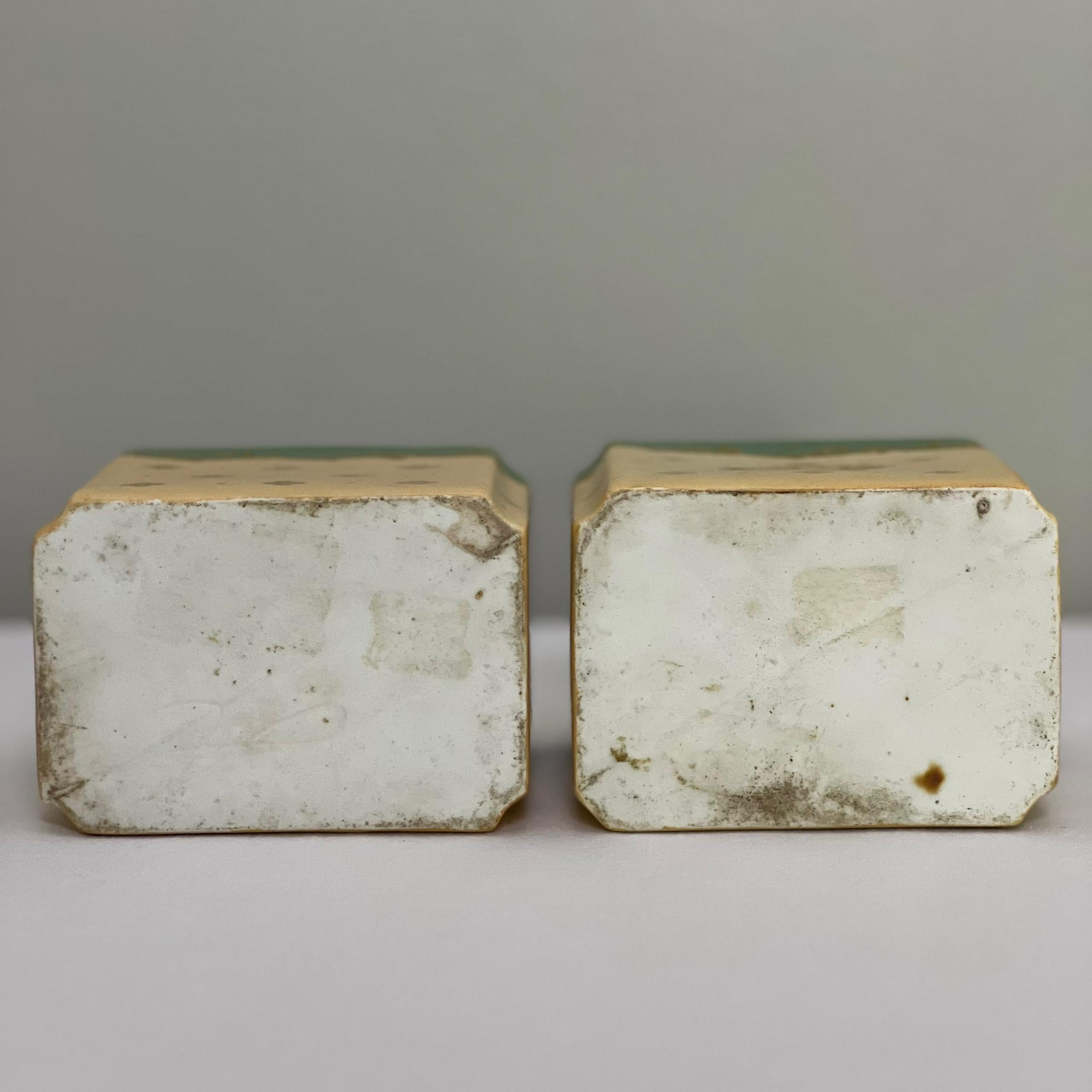 19th Century Pair of Paris Porcelain Stoppered Bottles or Flacons For Sale 11