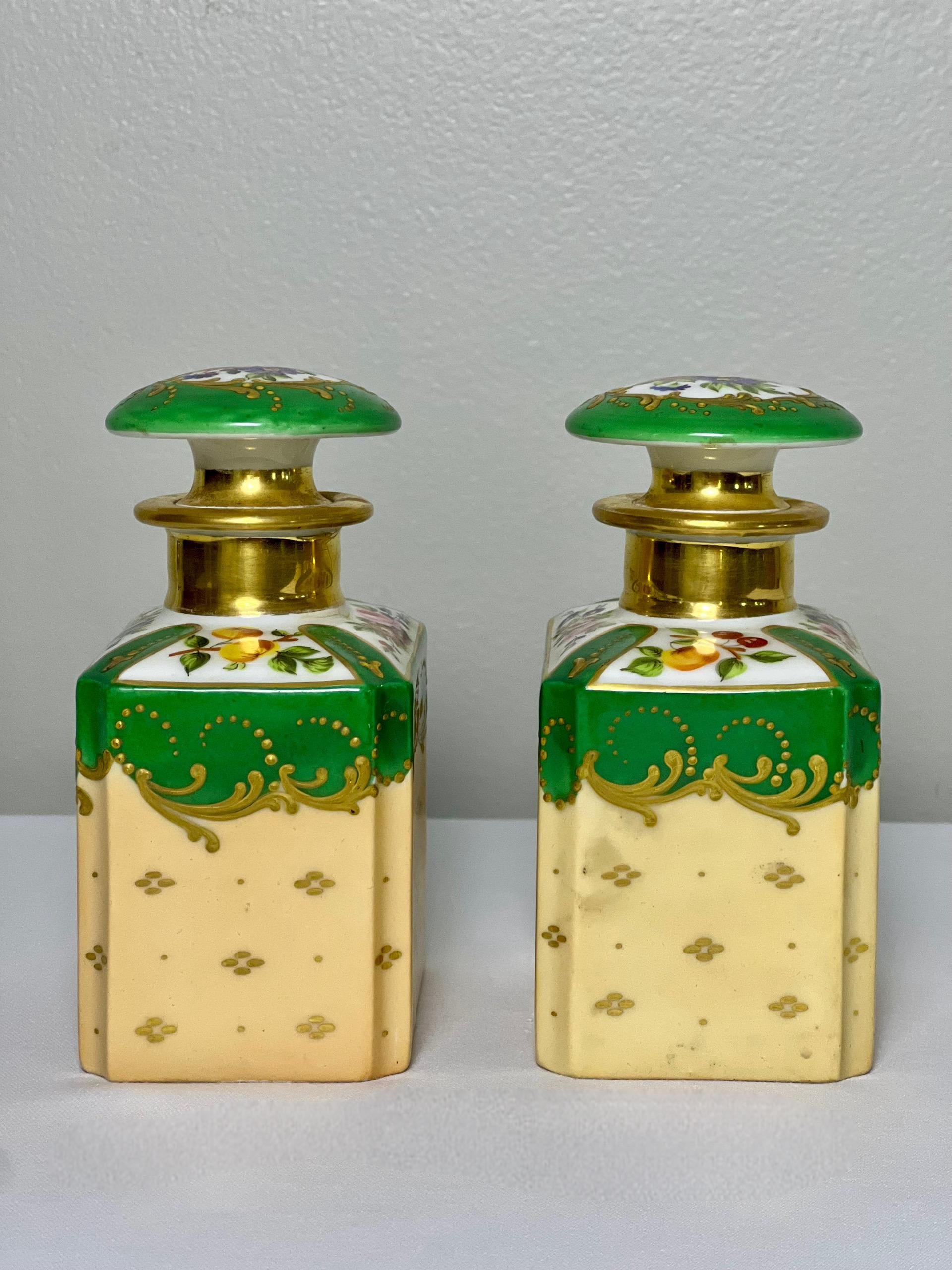 19th Century Pair of Paris Porcelain Stoppered Bottles or Flacons In Good Condition For Sale In Doylestown, PA