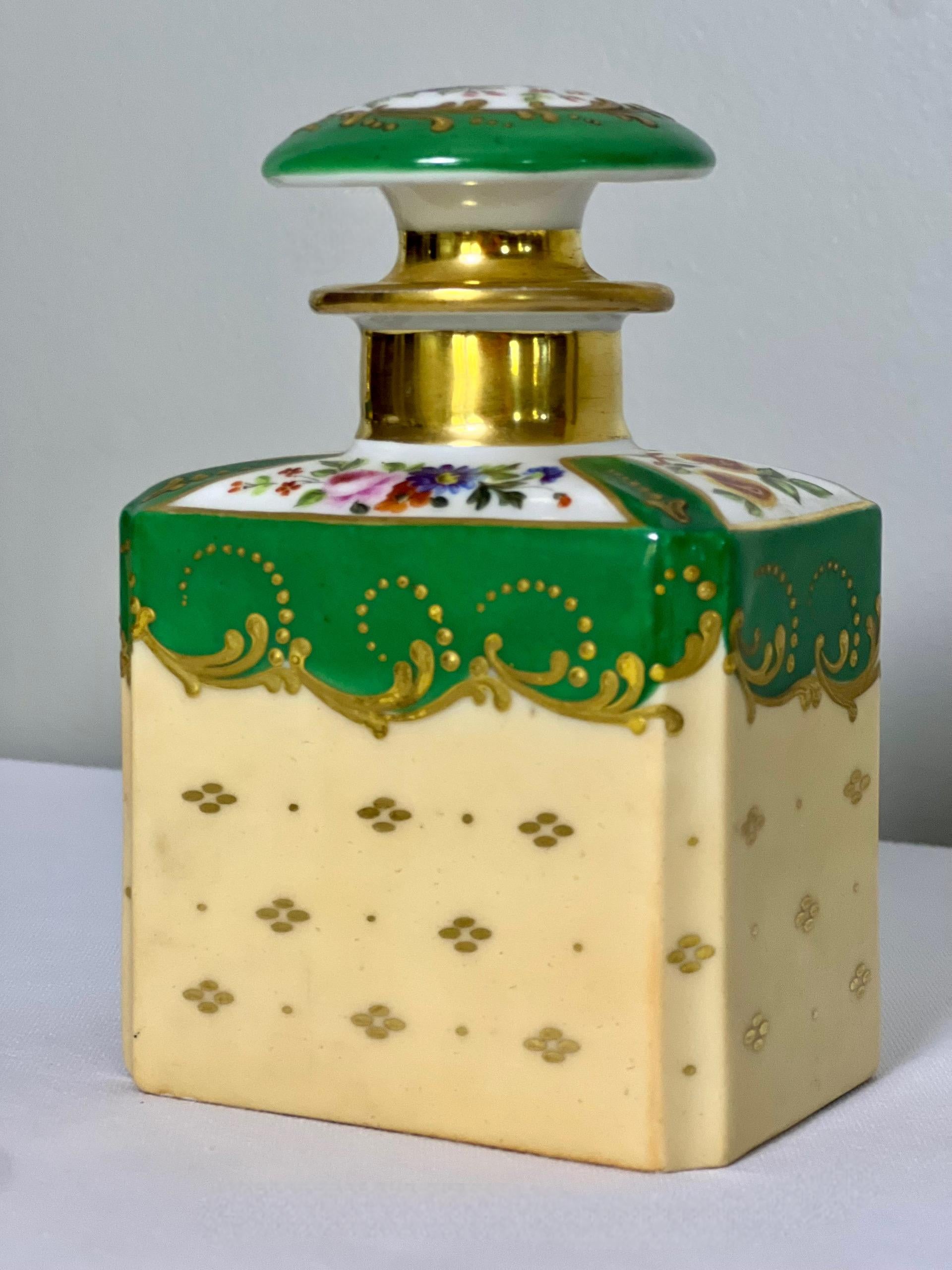 19th Century Pair of Paris Porcelain Stoppered Bottles or Flacons For Sale 4