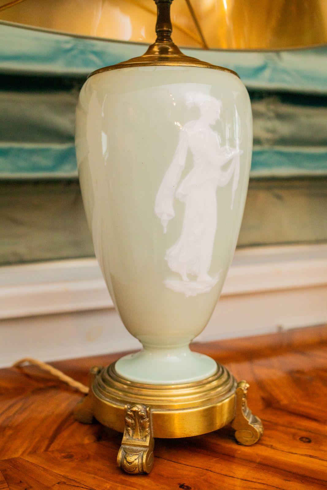 Coppia di lampade Pâte Sur Pâte del XIX secolo rielettrificate, Francia Celadon in vendita 1