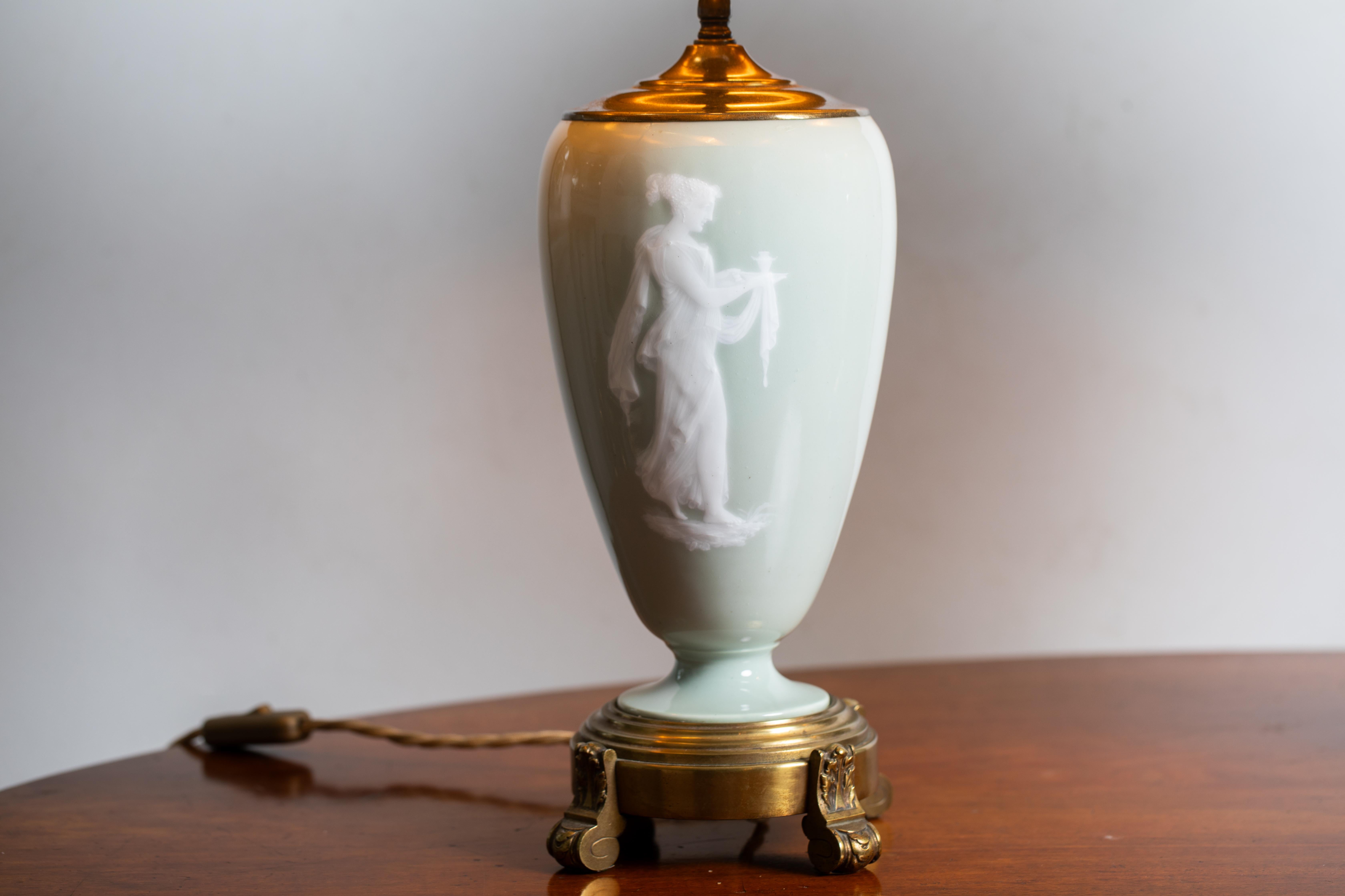 Coppia di lampade Pâte Sur Pâte del XIX secolo rielettrificate, Francia Celadon in vendita 2