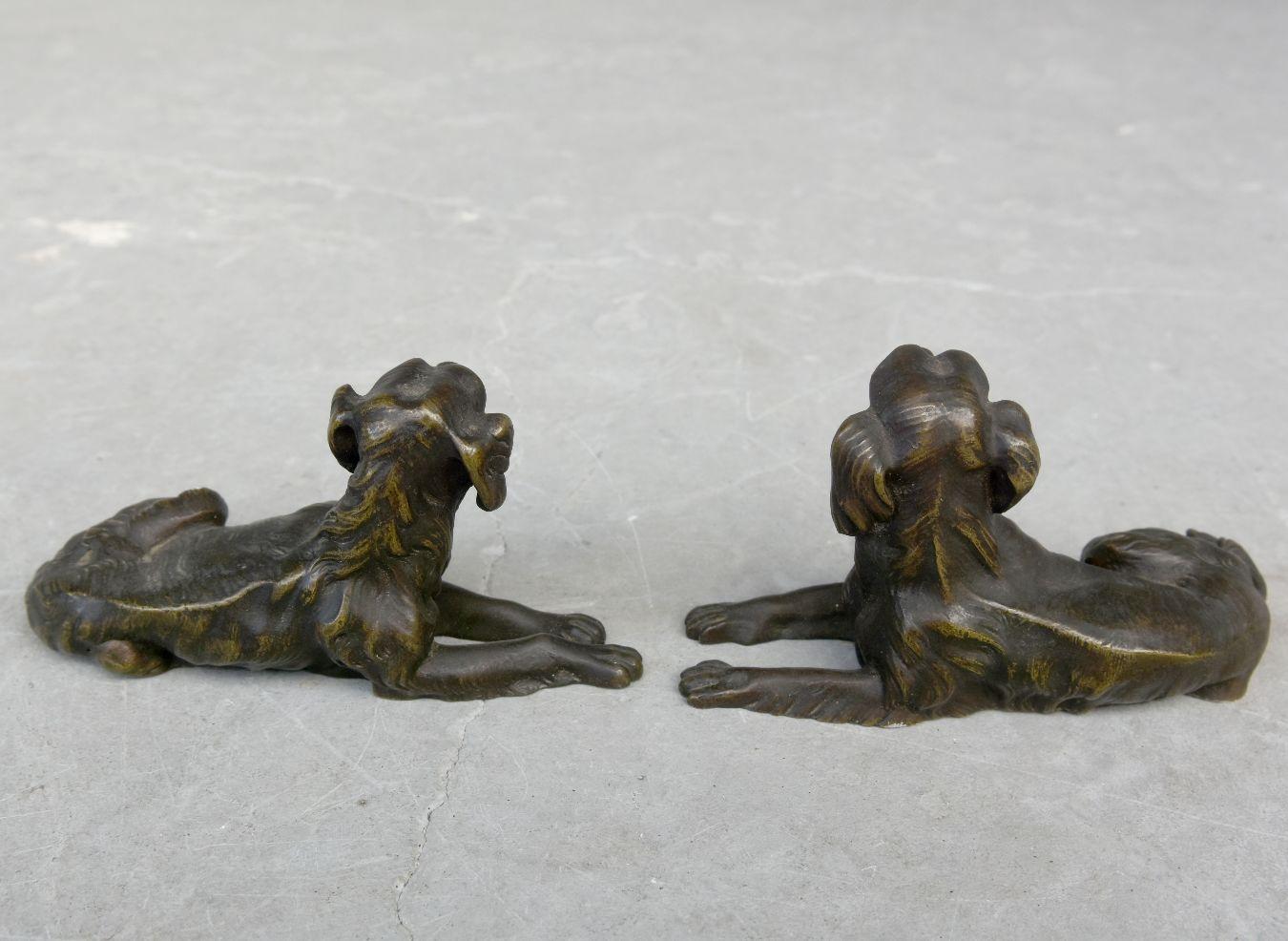 Français Paire de chiens de chasse pointues du 19ème siècle, bronze animal du 19ème siècle en vente