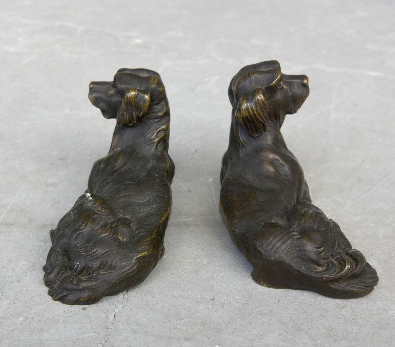 Paire de chiens de chasse pointues du 19ème siècle, bronze animal du 19ème siècle Bon état - En vente à Marseille, FR
