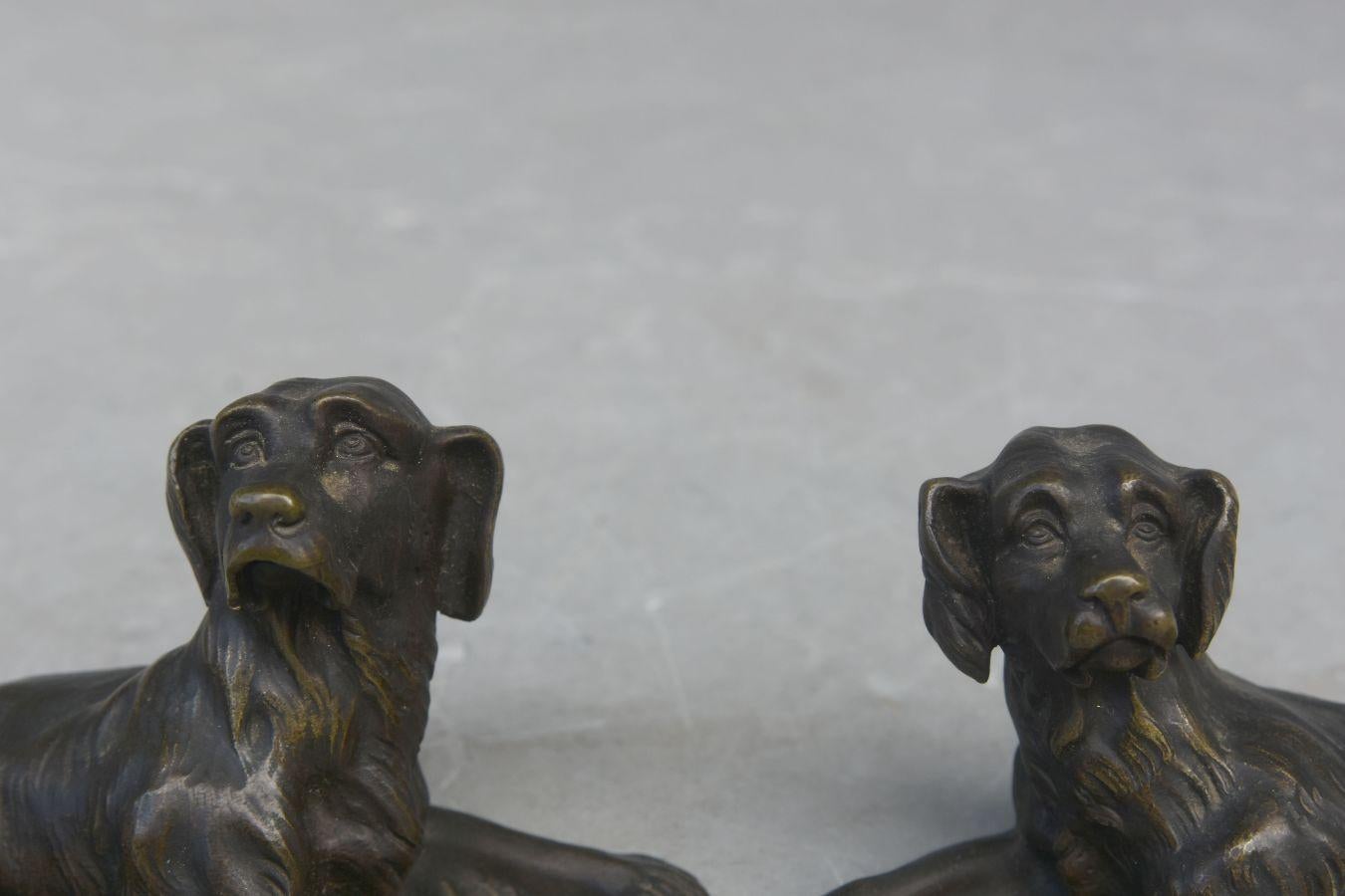 XIXe siècle Paire de chiens de chasse pointues du 19ème siècle, bronze animal du 19ème siècle en vente