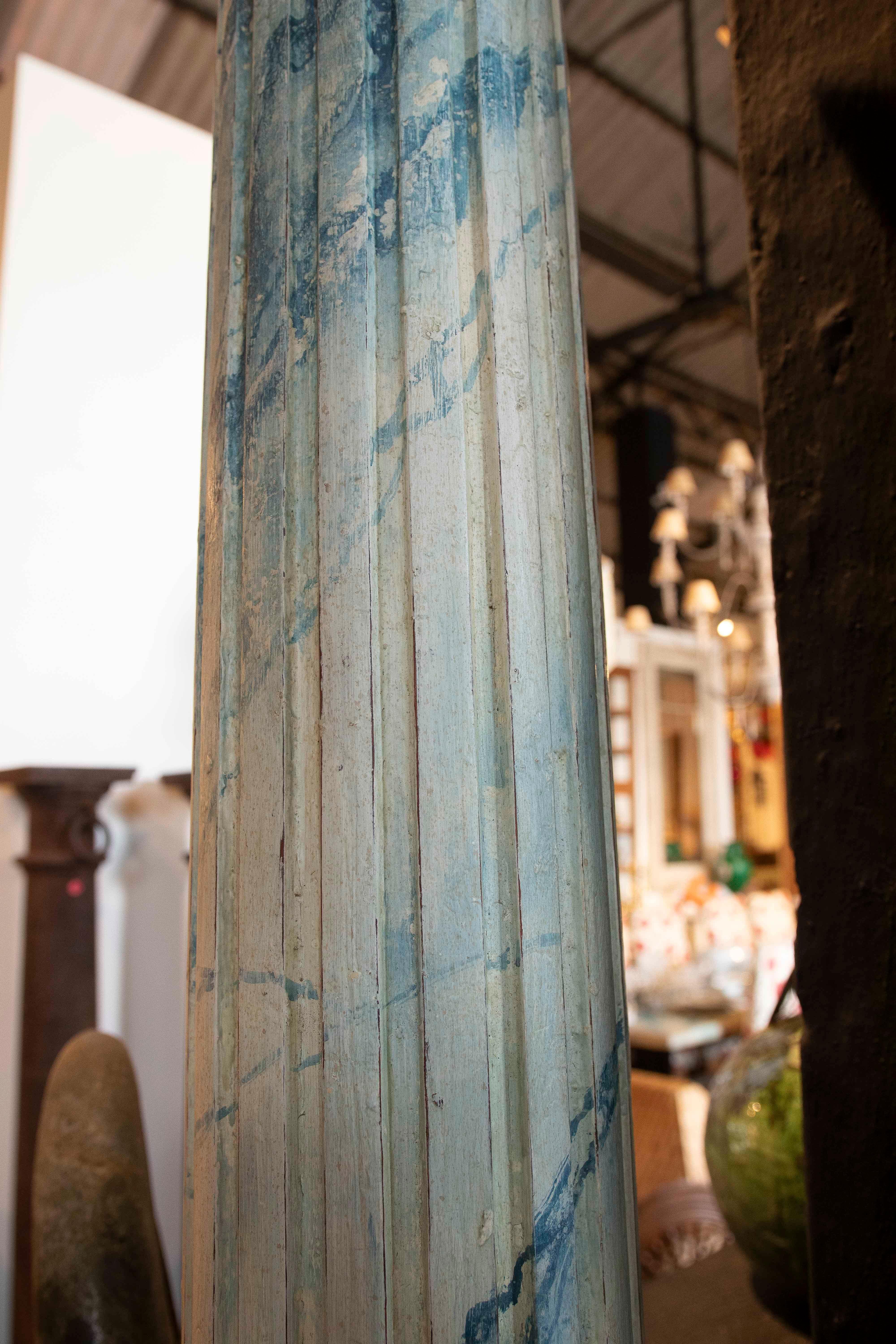 Paar polychrome Holzsäulen des 19. Jahrhunderts mit korinthischen Kapitellen im Angebot 10