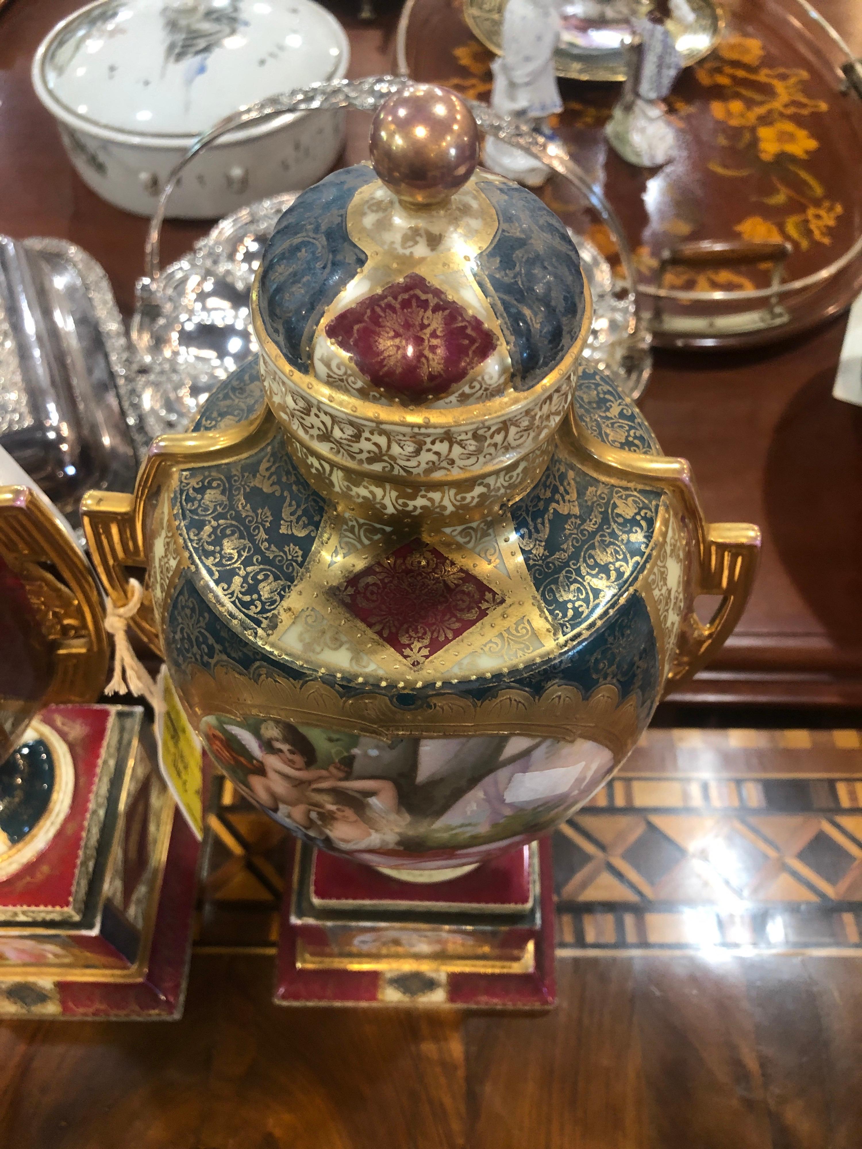 19th Century Pair of Porcelain Painted and Gilded Vienna Vases, 1880s In Good Condition In Roma, RM