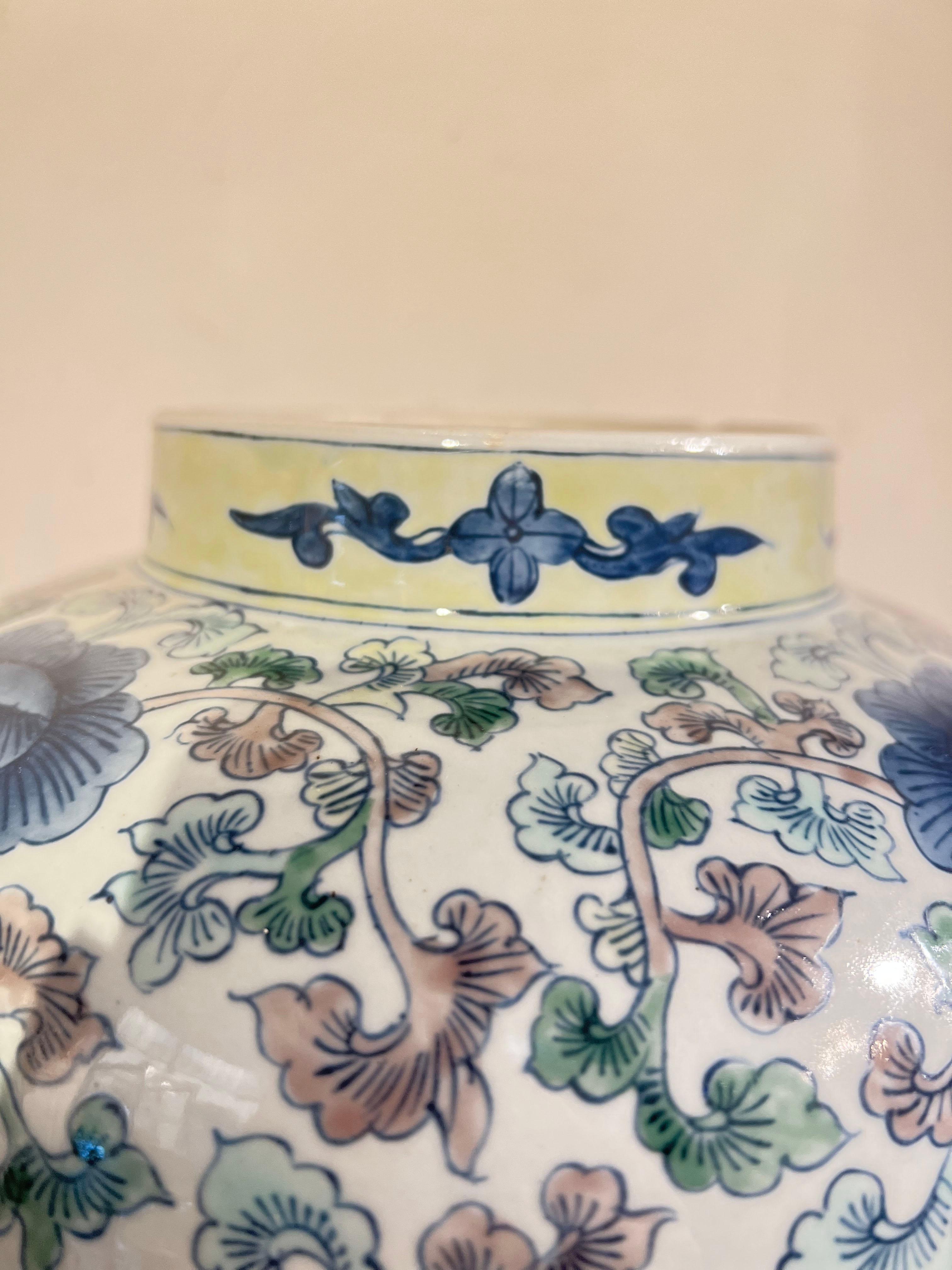 par de vasijas de porcelana del periodo qing del siglo xix Porcelana en venta