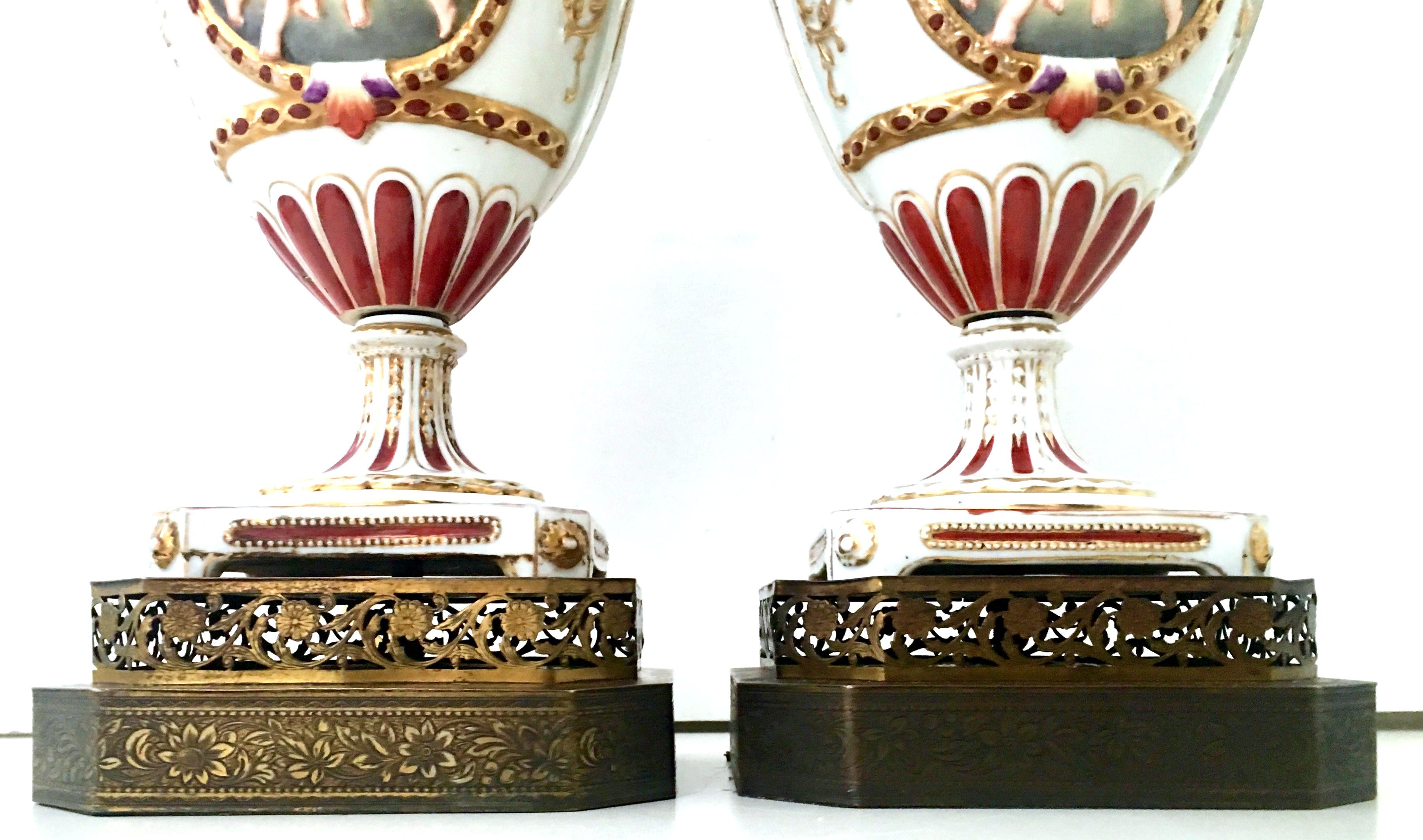 19th Century Pair Of Royal Vienna Style Porcelain Hand-Painted Portrait Lamps For Sale 1