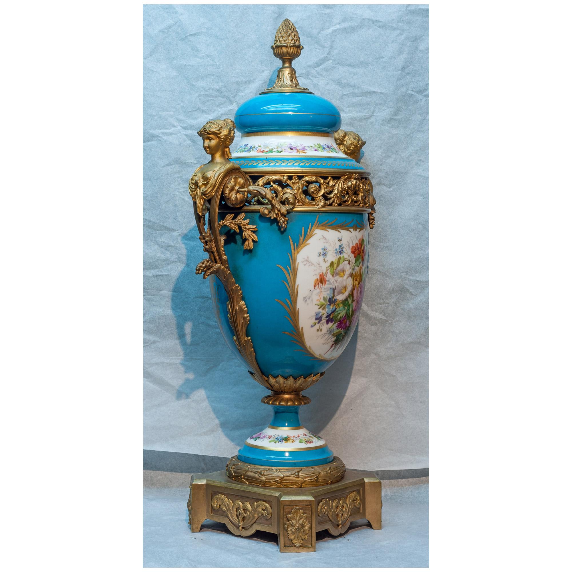 19th Century Pair of Sèvres Style Gilt Bronze Mounted Turquoise Porcelain Vases For Sale 1