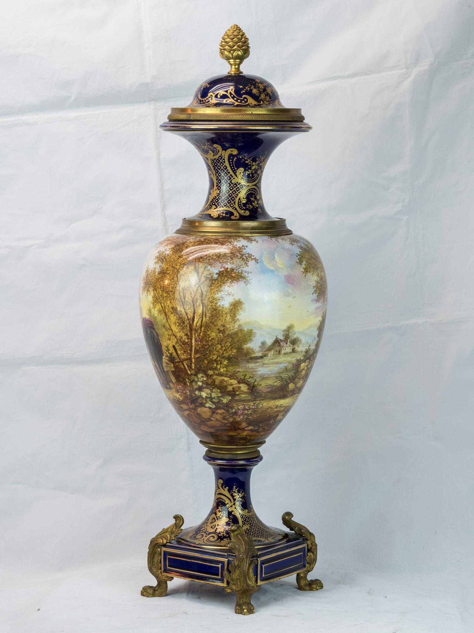 19th Century Pair of Sèvres Style Ormolu-Mounted Cobalt Blue Porcelain Vases For Sale 7