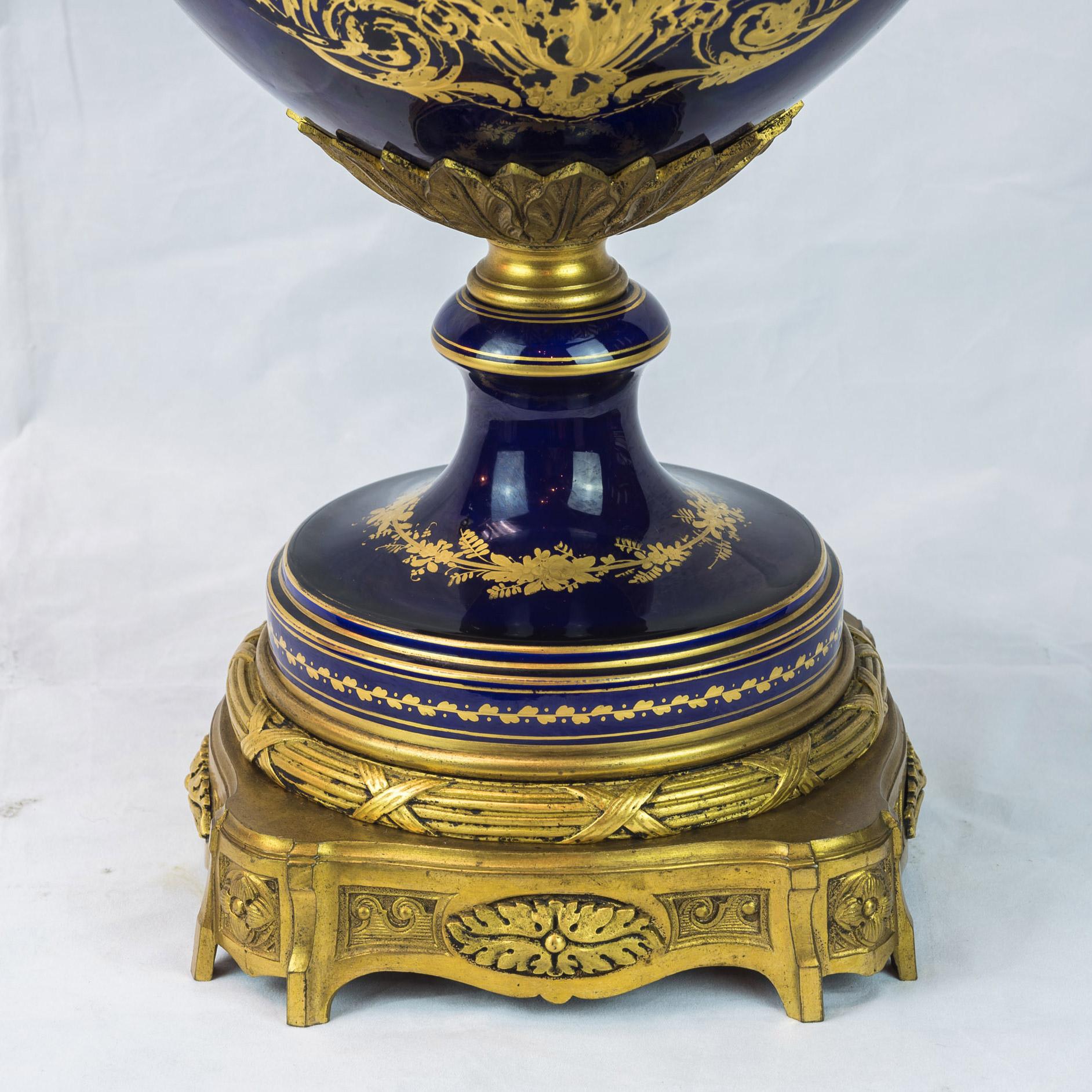 19th Century Pair of Sèvres Style Ormolu Mounted Cobalt Blue Porcelain Vases In Good Condition For Sale In New York, NY