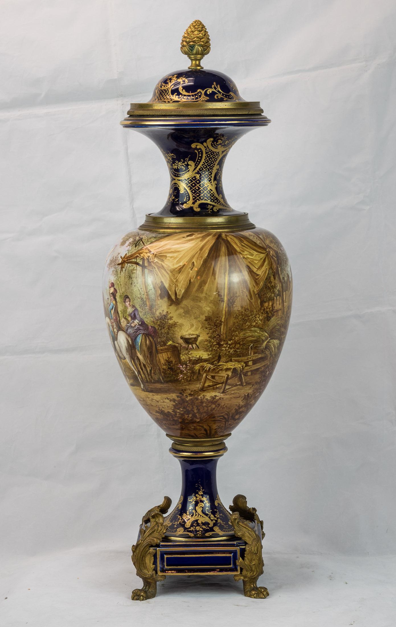 19th Century Pair of Sèvres Style Ormolu-Mounted Cobalt Blue Porcelain Vases For Sale 3