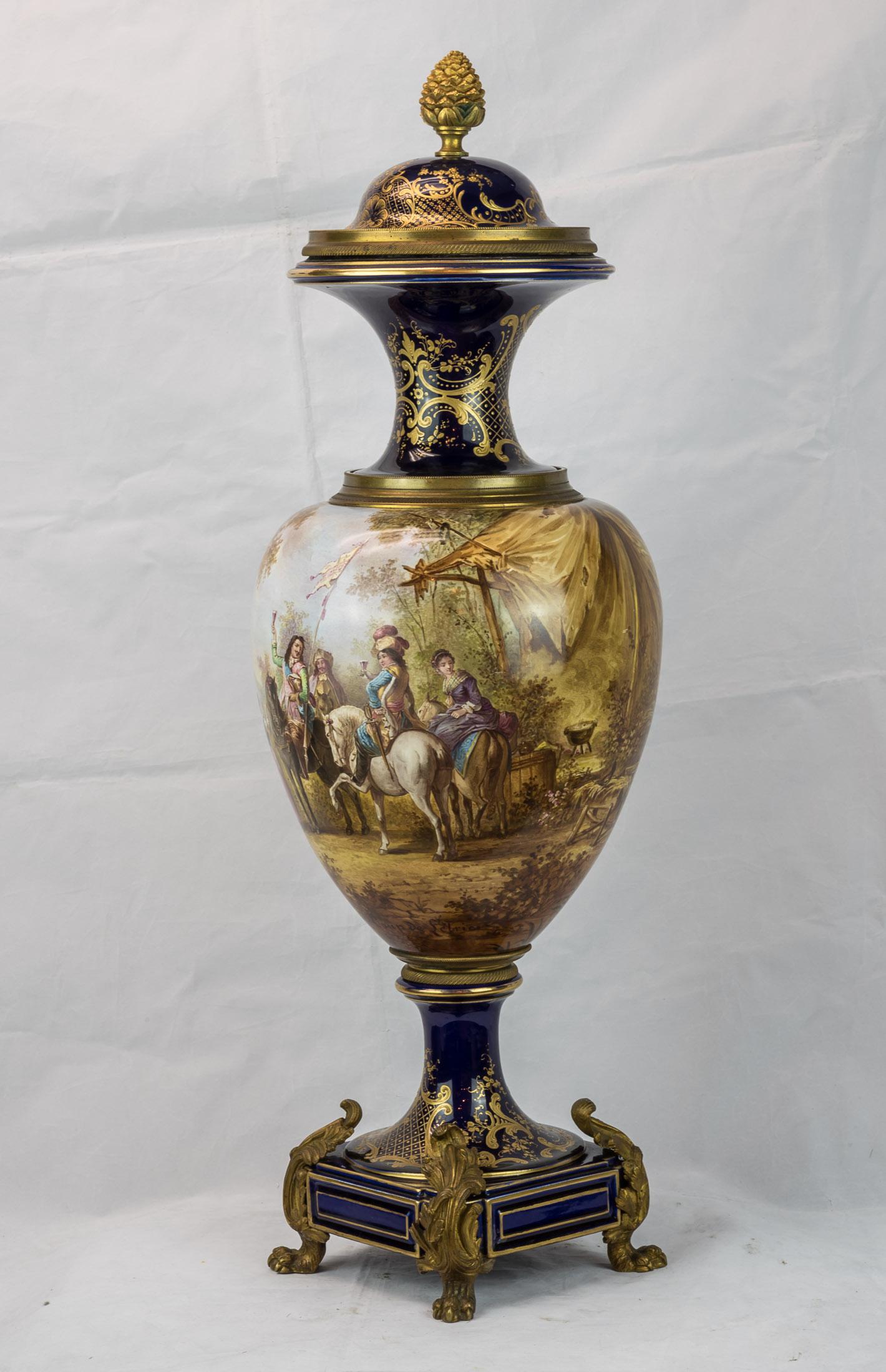 19th Century Pair of Sèvres Style Ormolu-Mounted Cobalt Blue Porcelain Vases For Sale 4