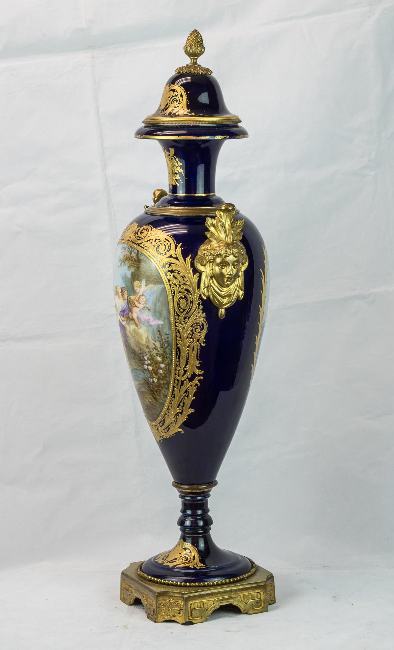 19th Century Pair of Sèvres Style Ormolu-Mounted Gilt Bronze Cobalt Blue Vases In Good Condition For Sale In New York, NY