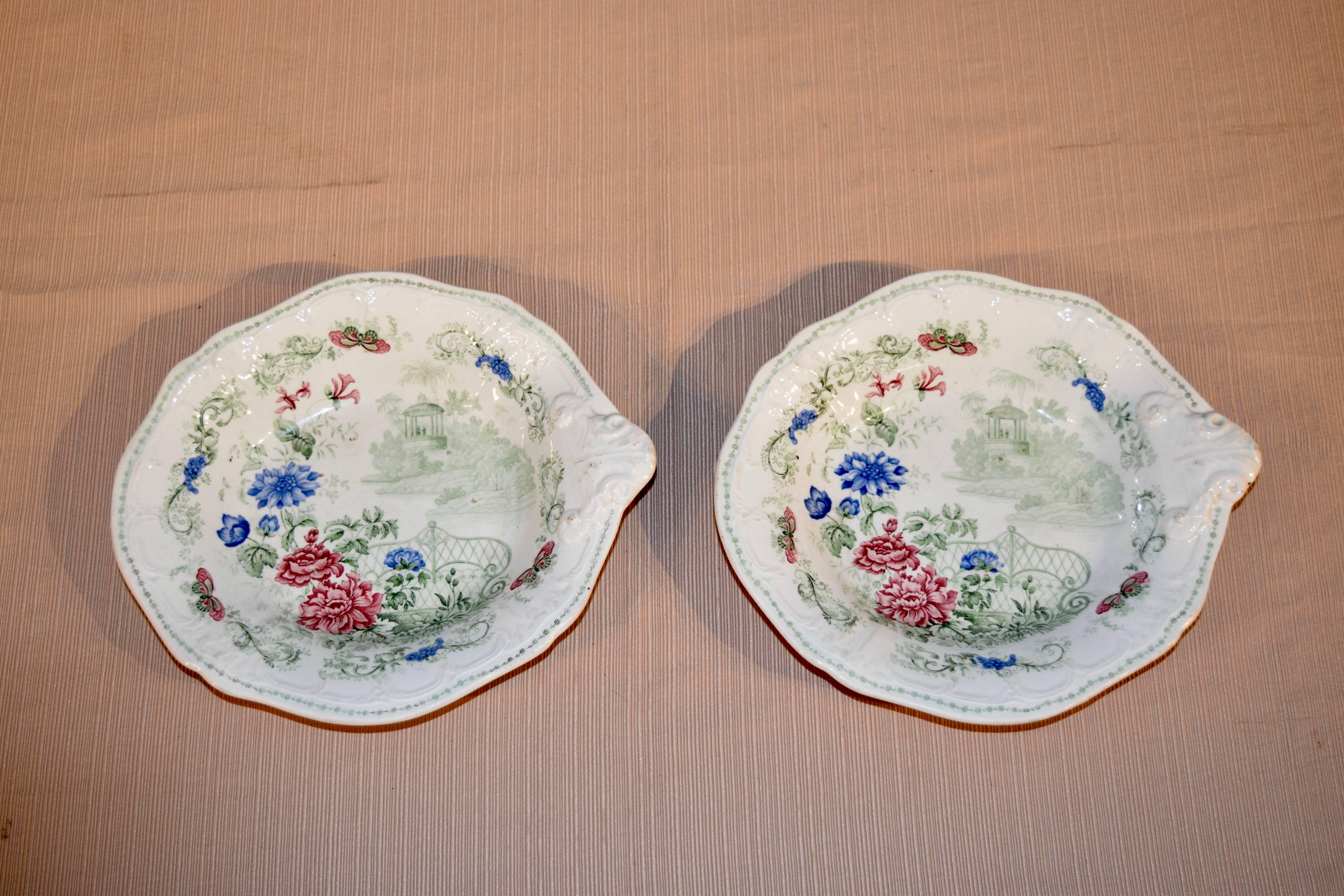 Victorian 19th Century Pair of Shaped Dishes For Sale