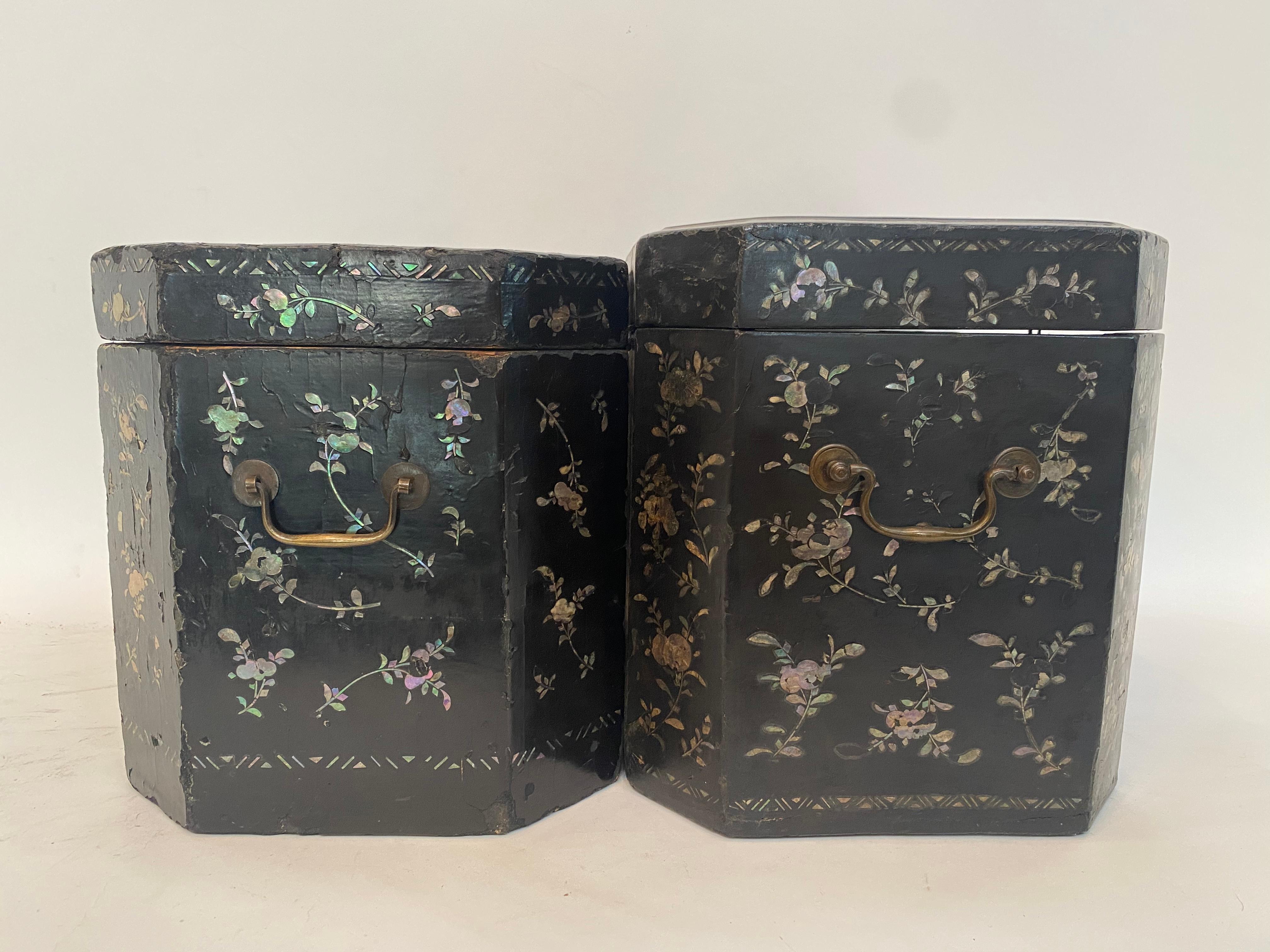 19th Century Two Shell Inlaid Black Lacquer Big Chinese Storage Boxes For Sale 4