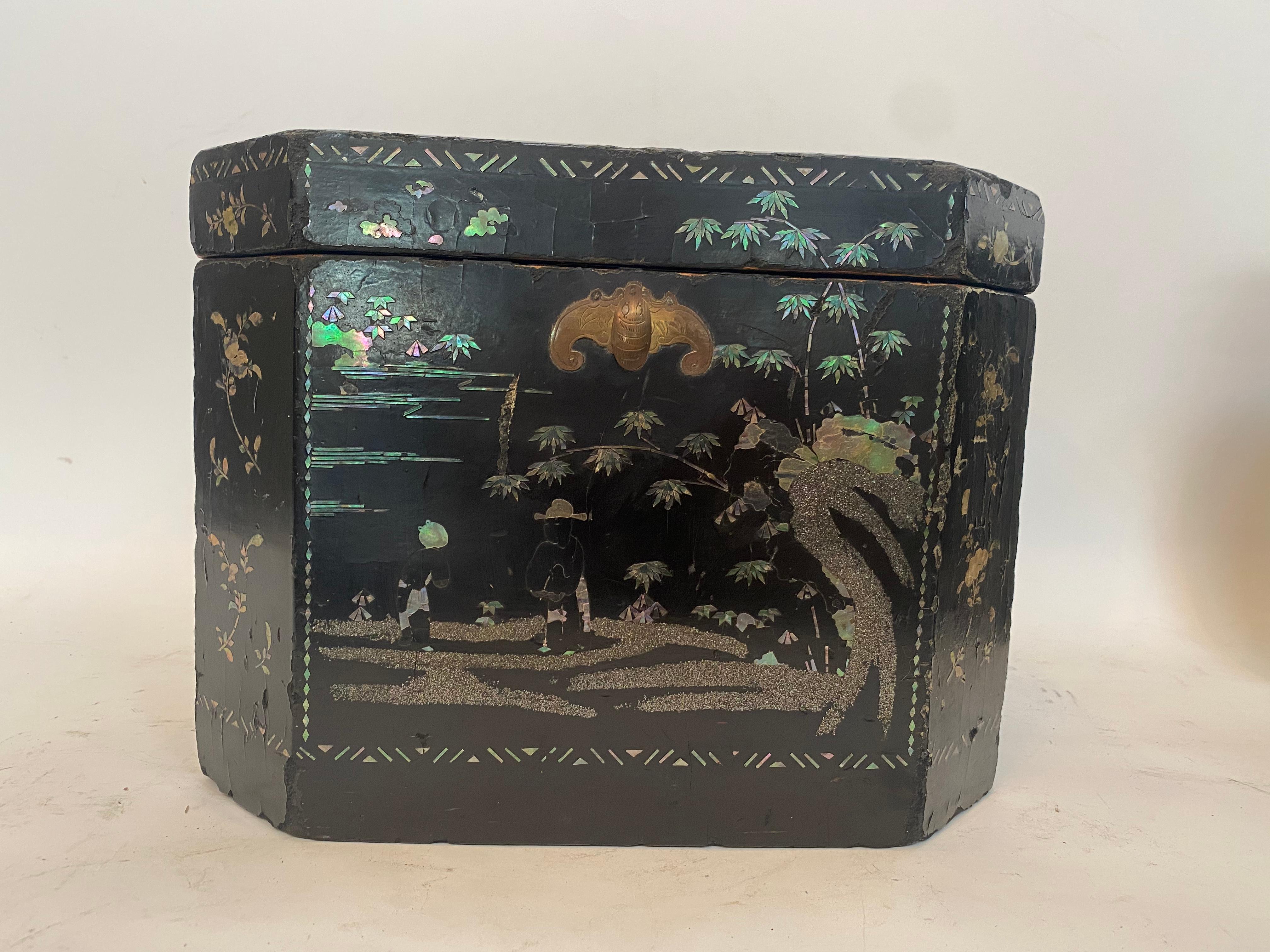 19th Century Two Shell Inlaid Black Lacquer Big Chinese Storage Boxes For Sale 5