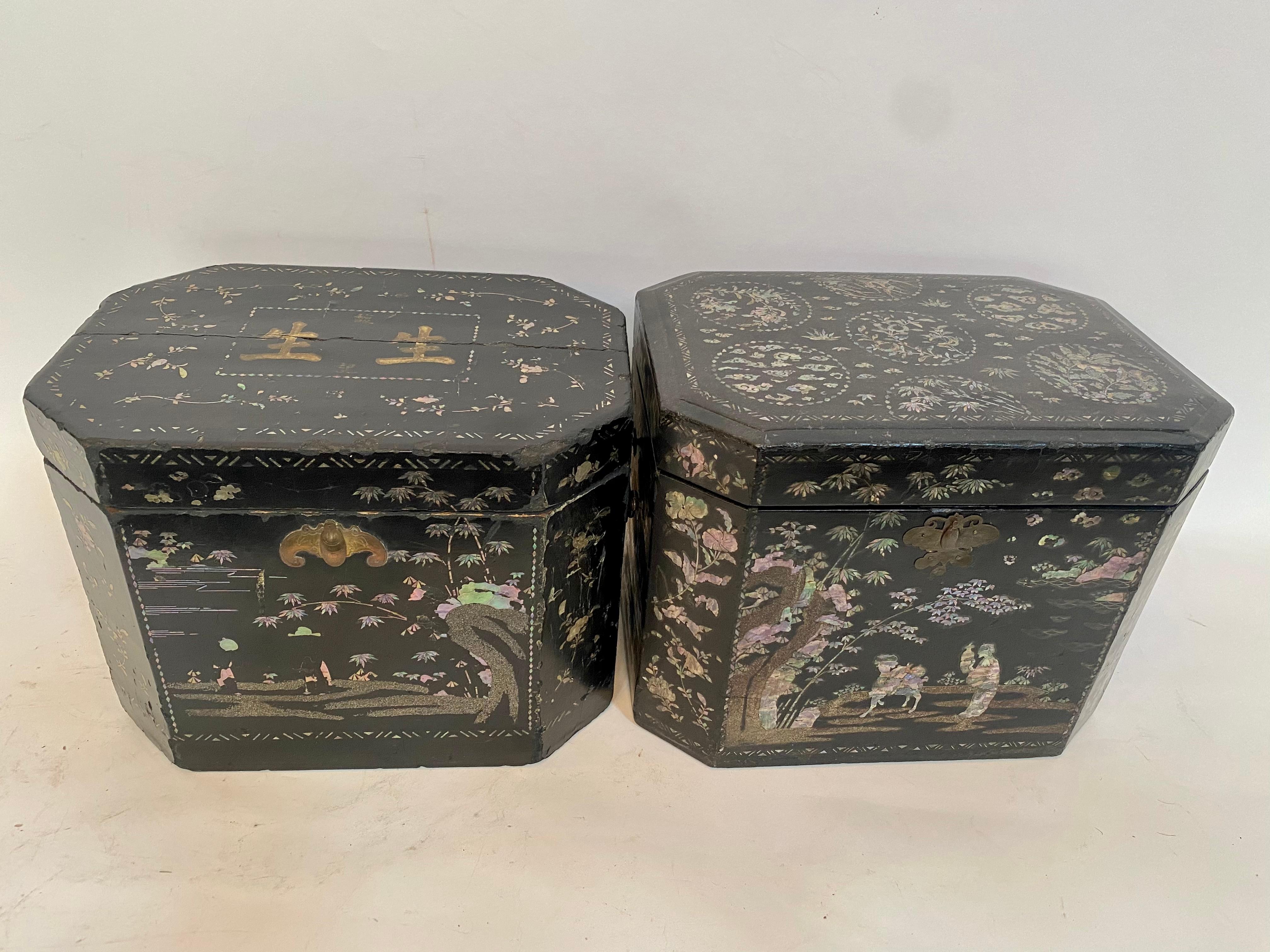 19th Century Two Shell Inlaid Black Lacquer Big Chinese Storage Boxes For Sale 6