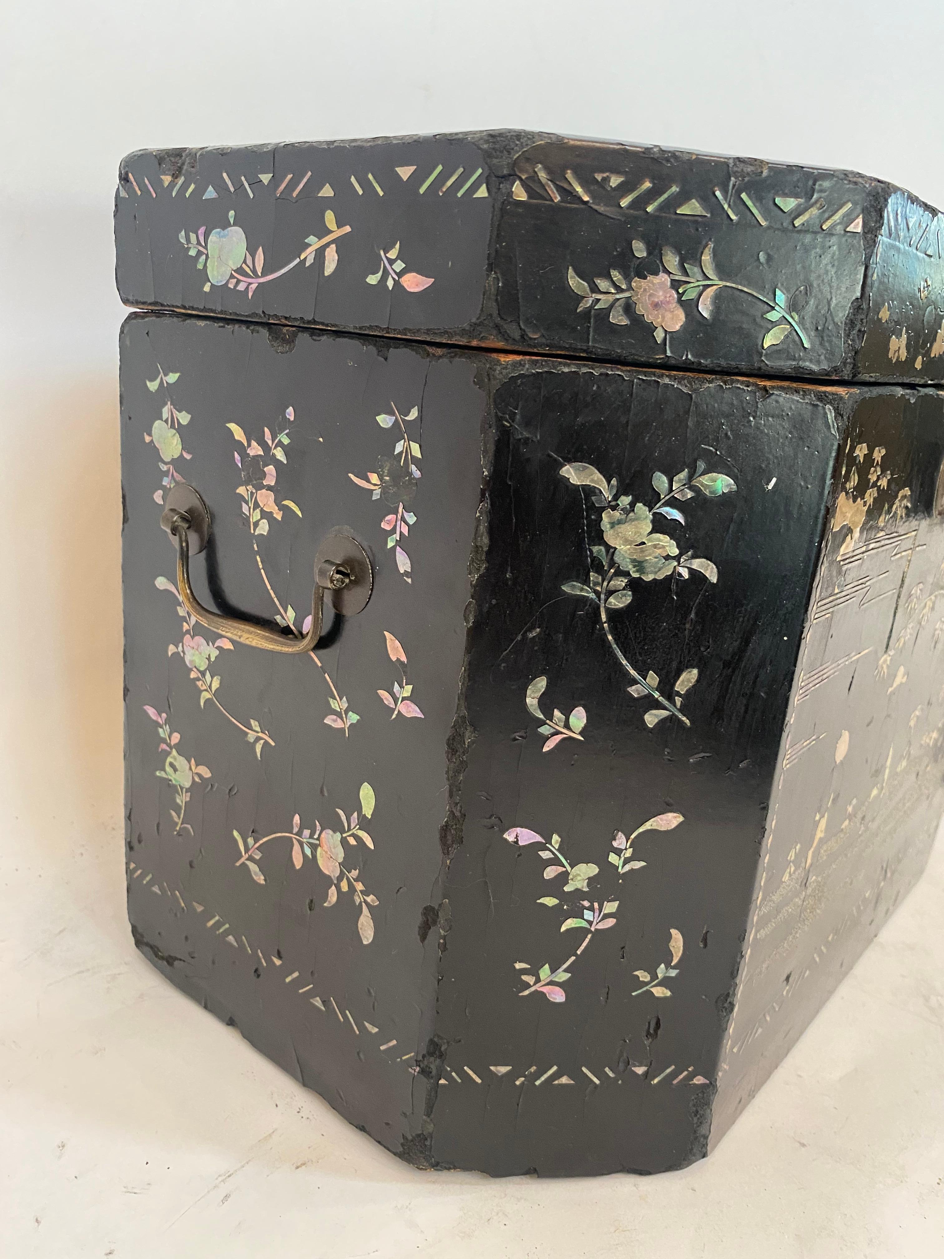 19th Century Two Shell Inlaid Black Lacquer Big Chinese Storage Boxes For Sale 7