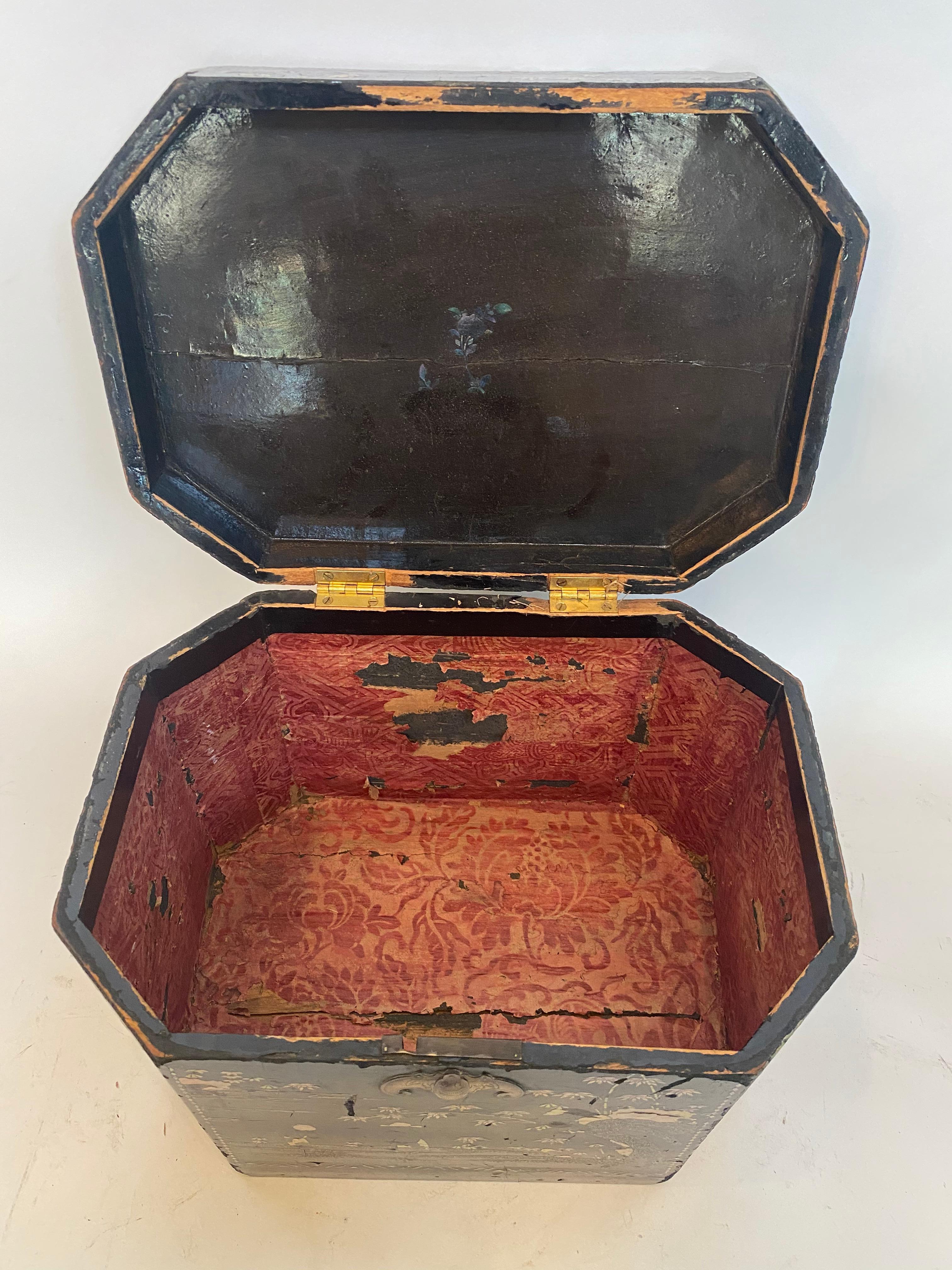 19th Century Two Shell Inlaid Black Lacquer Big Chinese Storage Boxes For Sale 8