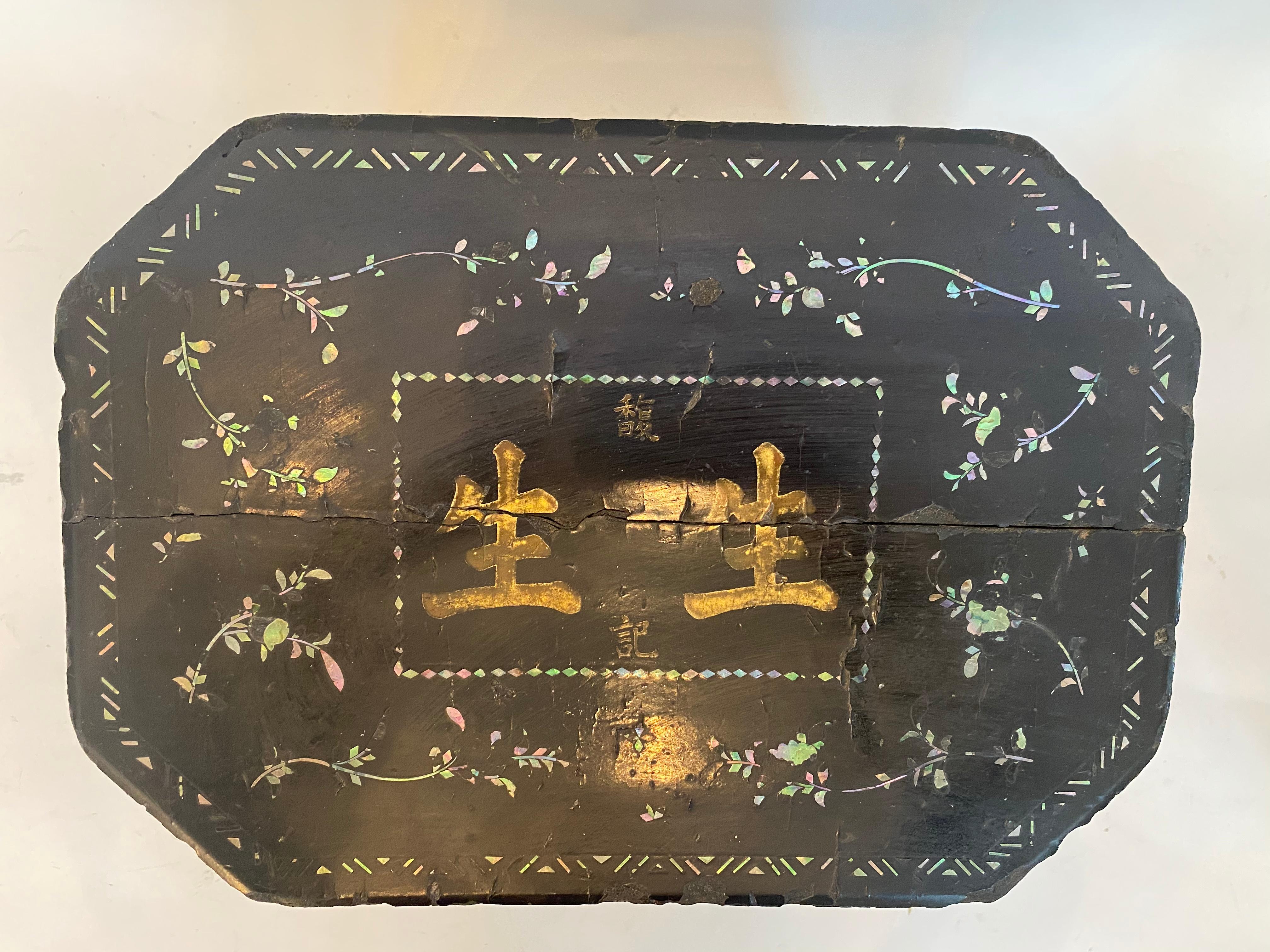 19th Century Two Shell Inlaid Black Lacquer Big Chinese Storage Boxes For Sale 10