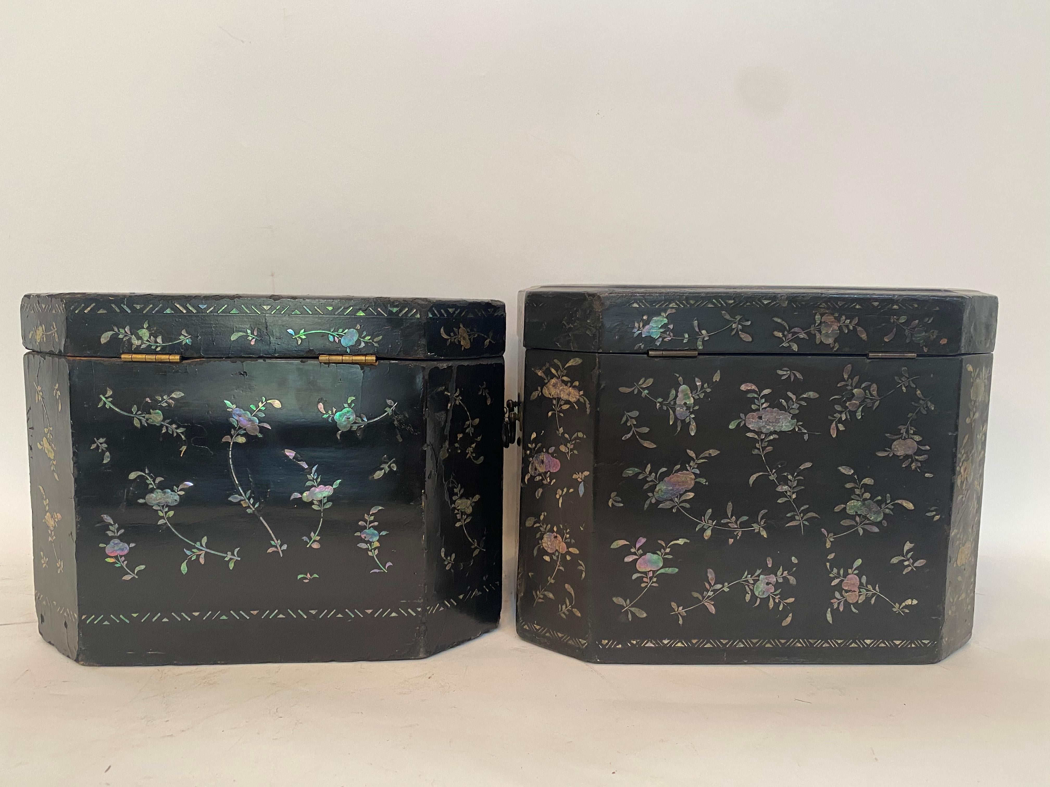 19th Century Two Shell Inlaid Black Lacquer Big Chinese Storage Boxes For Sale 2