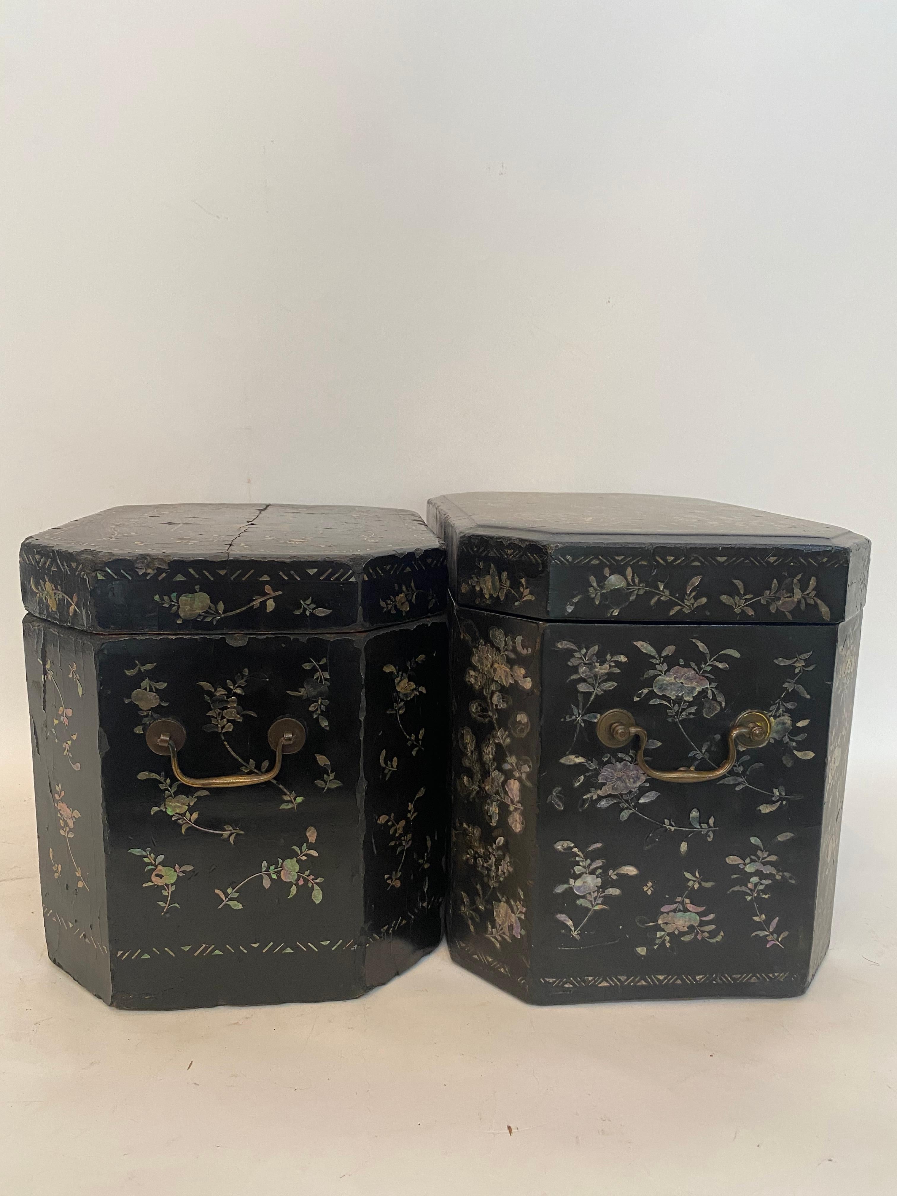 19th Century Two Shell Inlaid Black Lacquer Big Chinese Storage Boxes For Sale 3