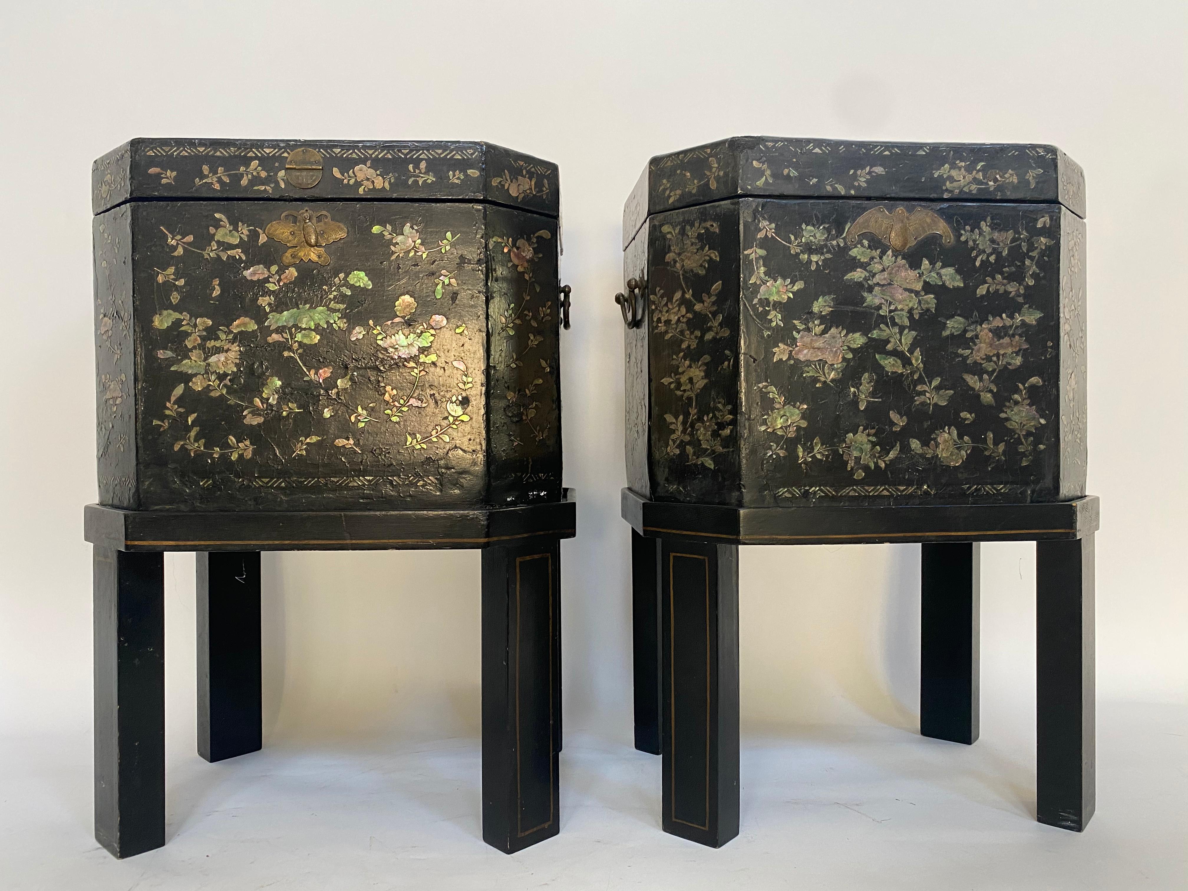 Qing 19th Century Unique Pair of Shell Inlaid Black Lacquer Big Chinese Tea Caddies For Sale