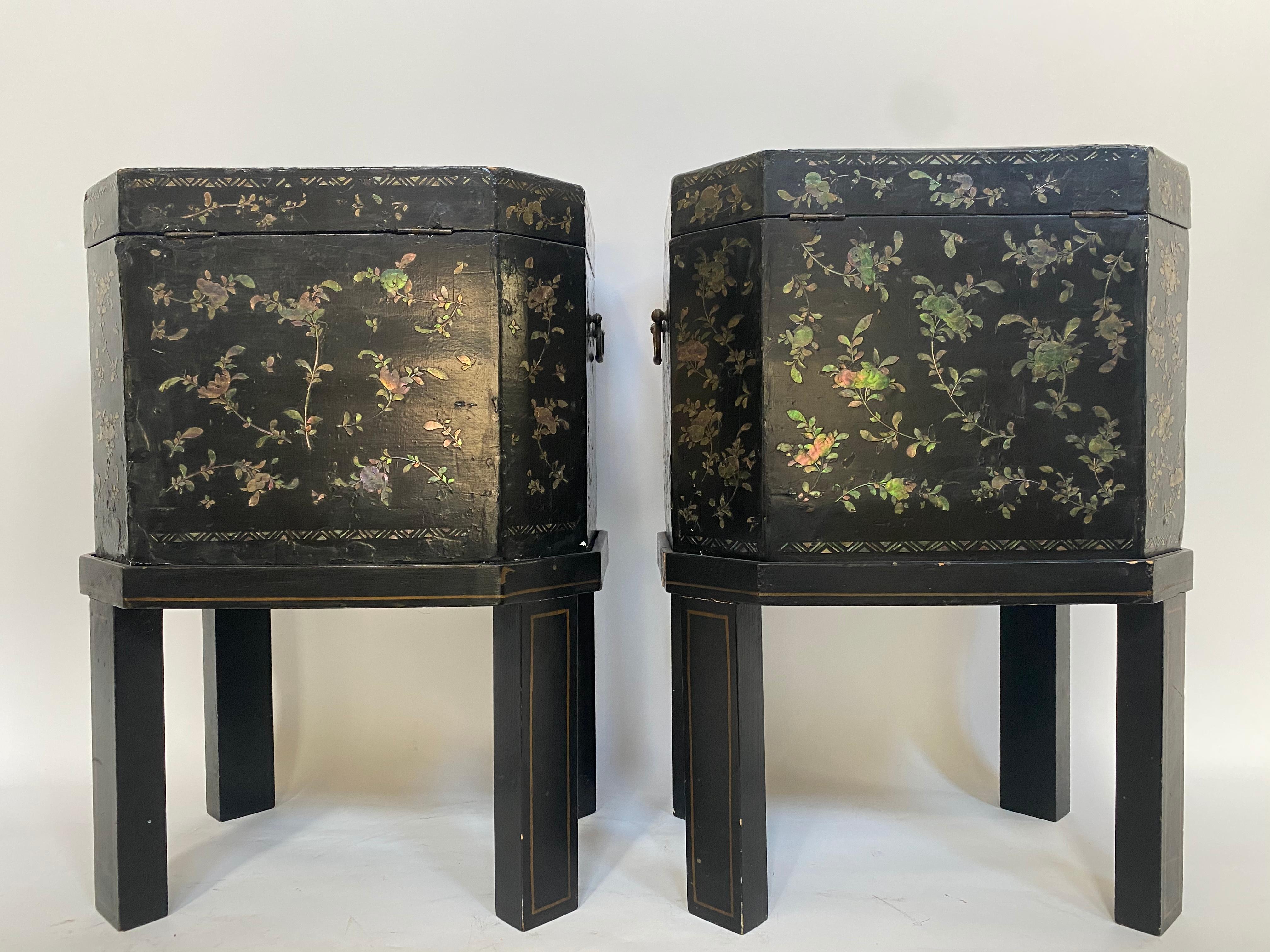 19th Century Unique Pair of Shell Inlaid Black Lacquer Big Chinese Tea Caddies For Sale 1