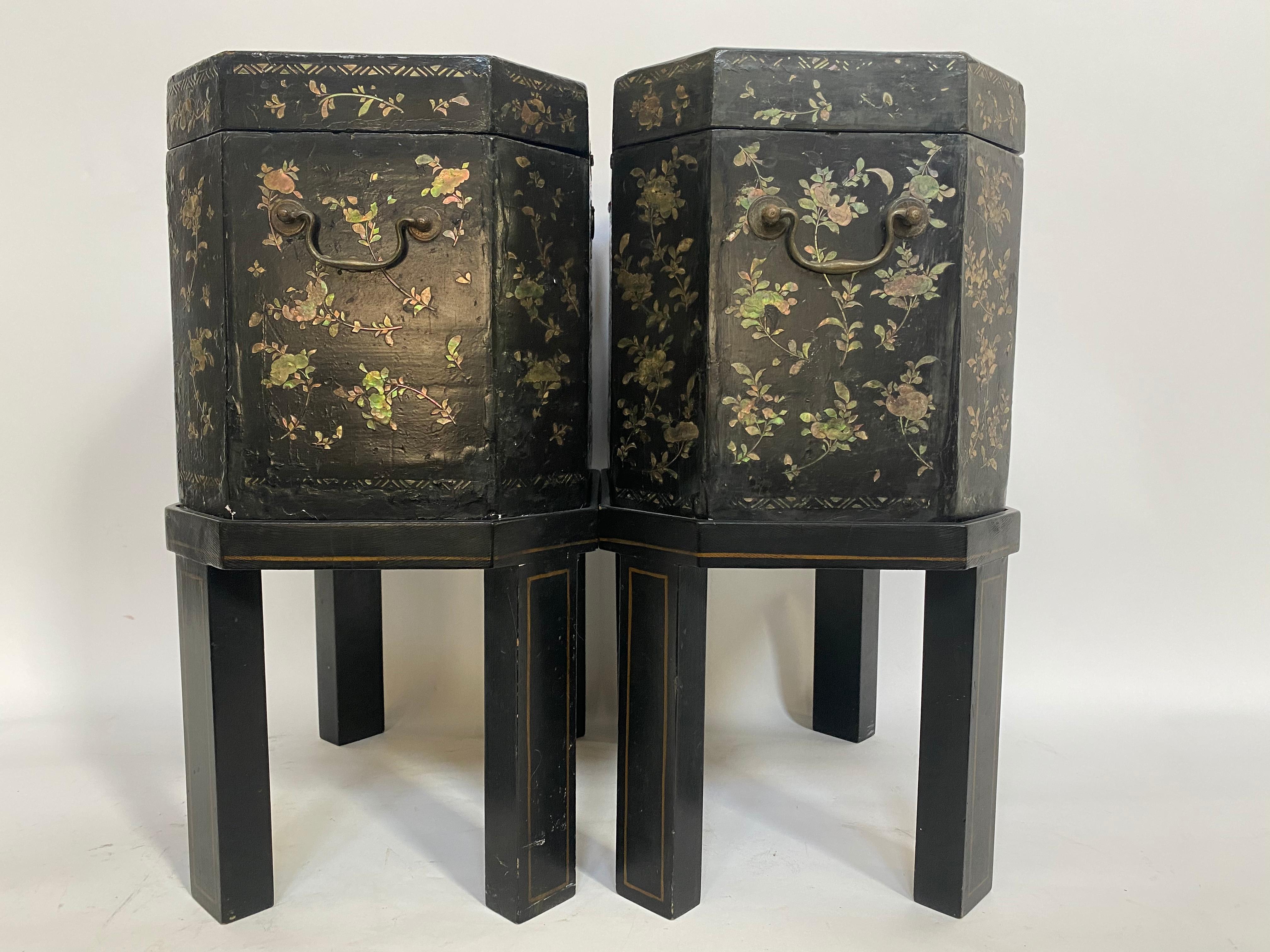 19th Century Unique Pair of Shell Inlaid Black Lacquer Big Chinese Tea Caddies For Sale 2