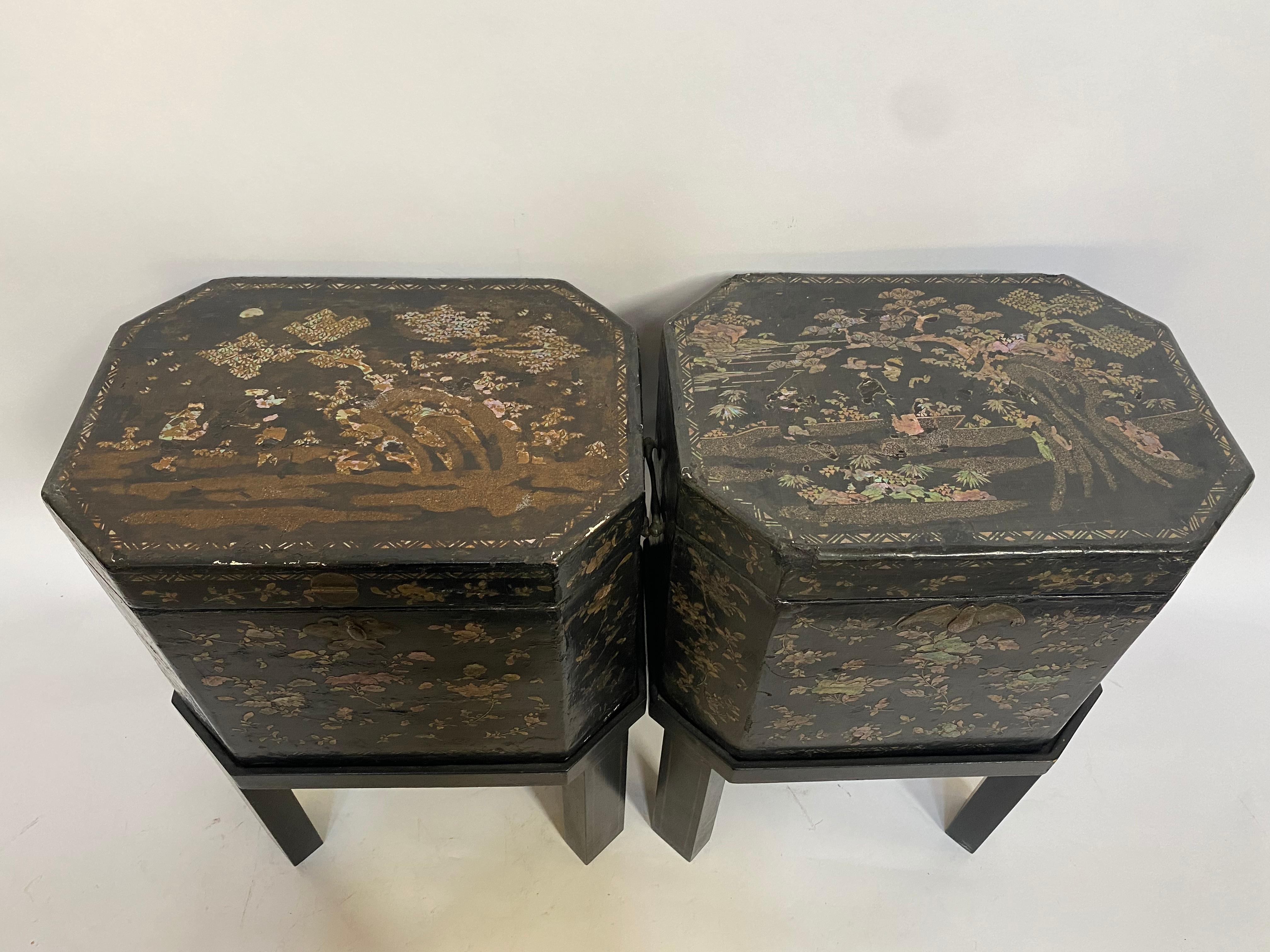 19th Century Unique Pair of Shell Inlaid Black Lacquer Big Chinese Tea Caddies For Sale 4