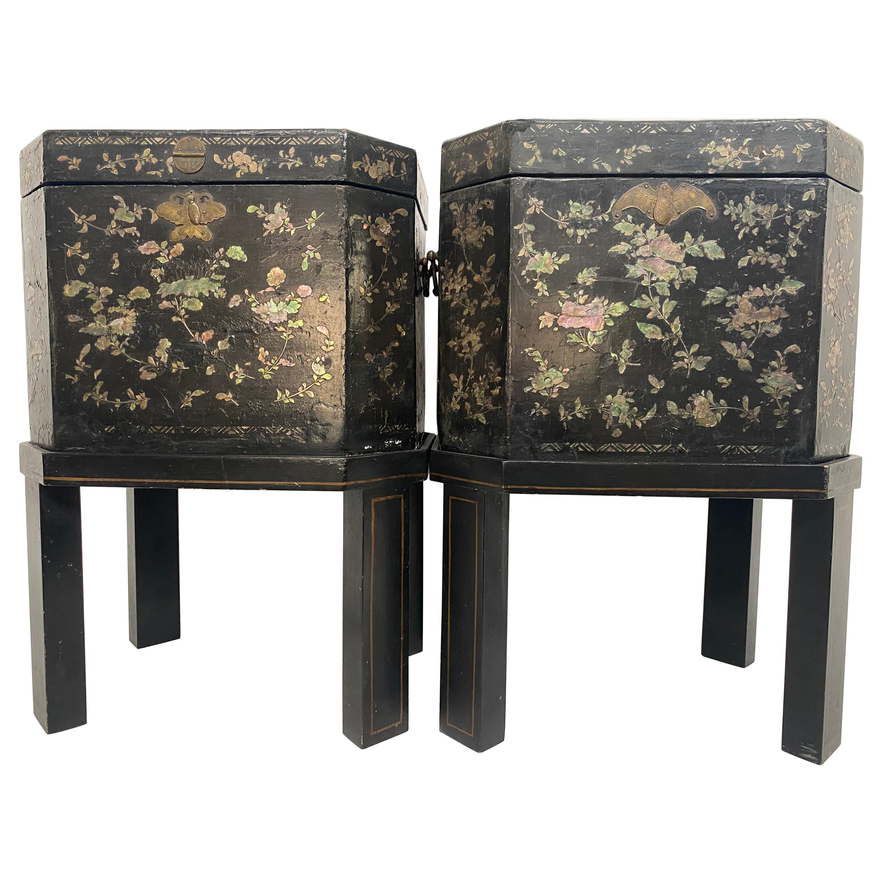 19th Century Unique Pair of Shell Inlaid Black Lacquer Big Chinese Tea Caddies For Sale