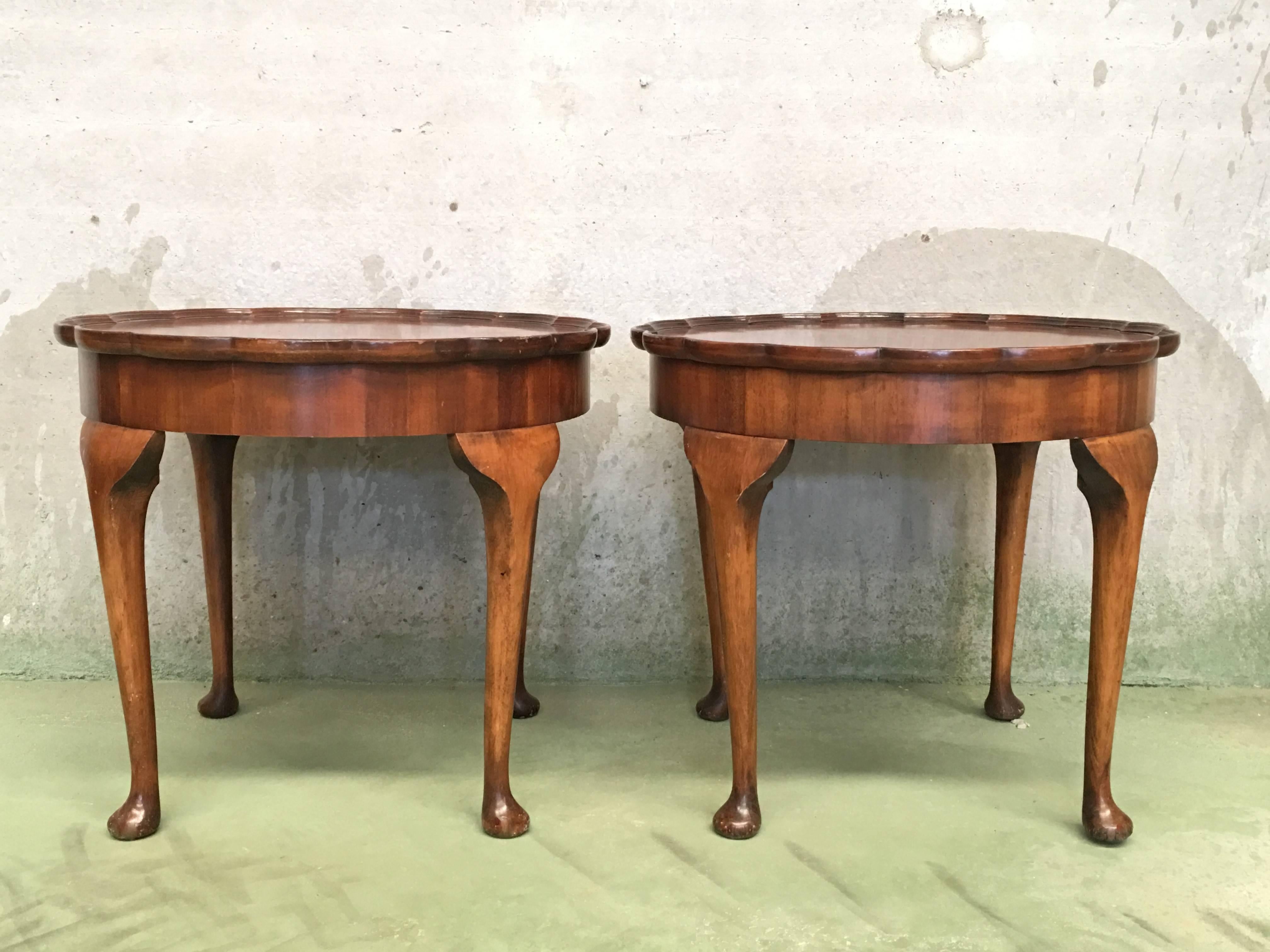 Georgian 19th Century Pair of Side Salon Tables with Piecrust Fleur Top in Walnut